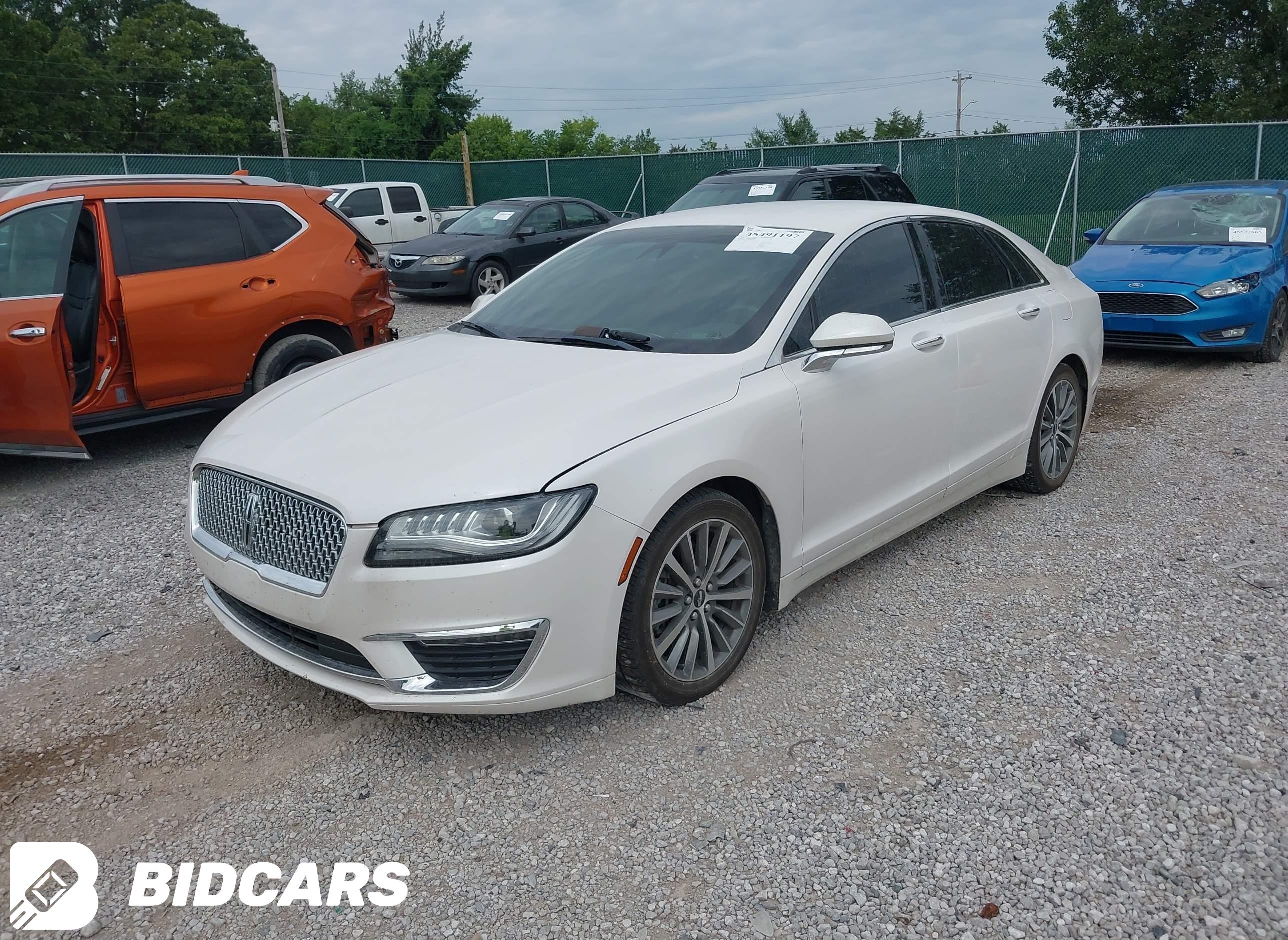 2020 Lincoln MKZ, Standard