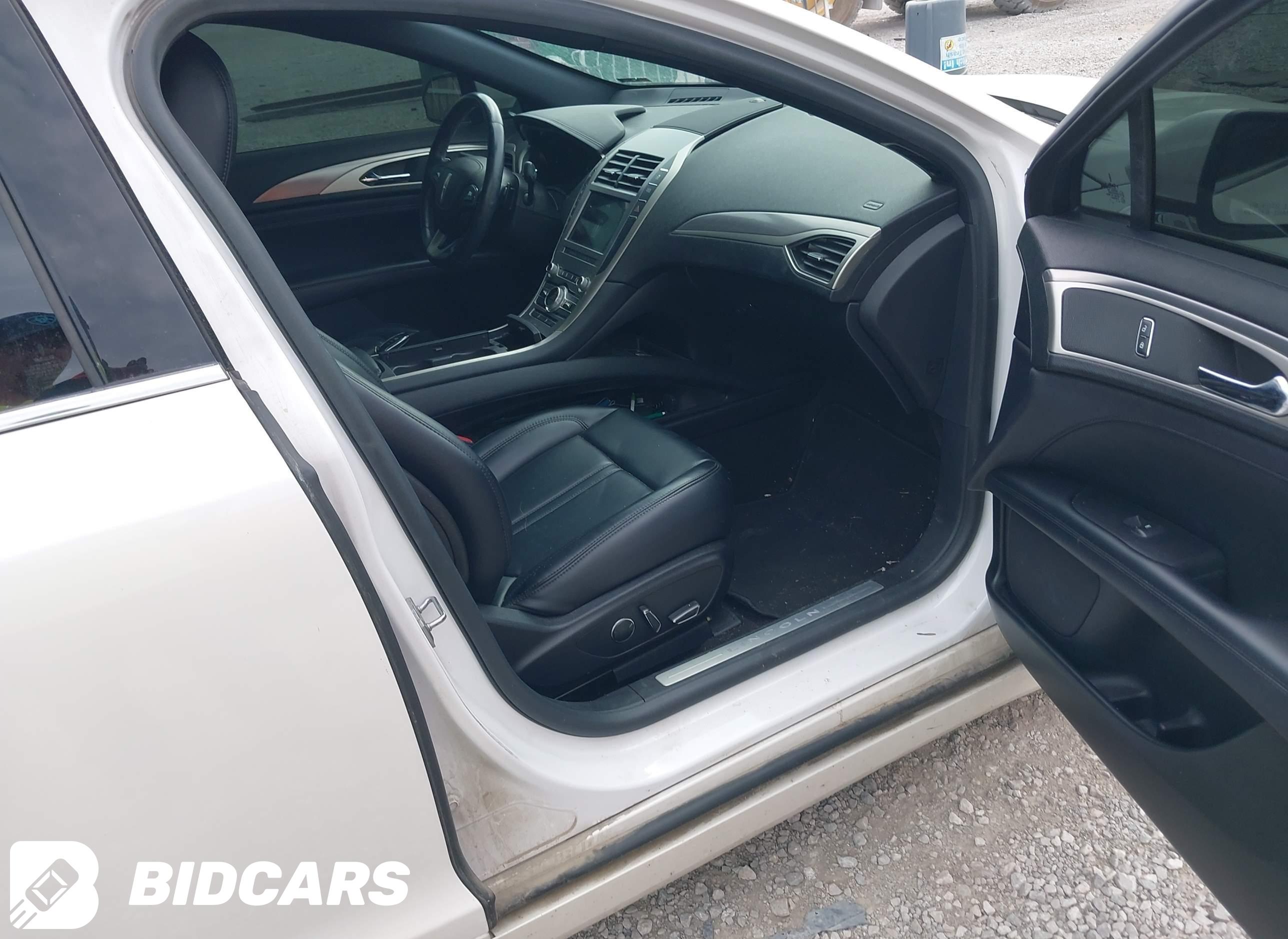 2020 Lincoln MKZ, Standard