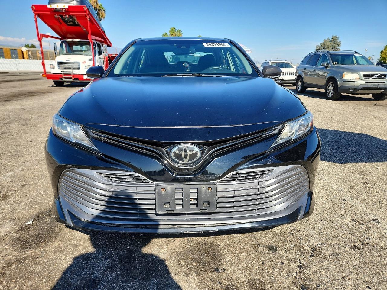 2018 Toyota Camry, LE