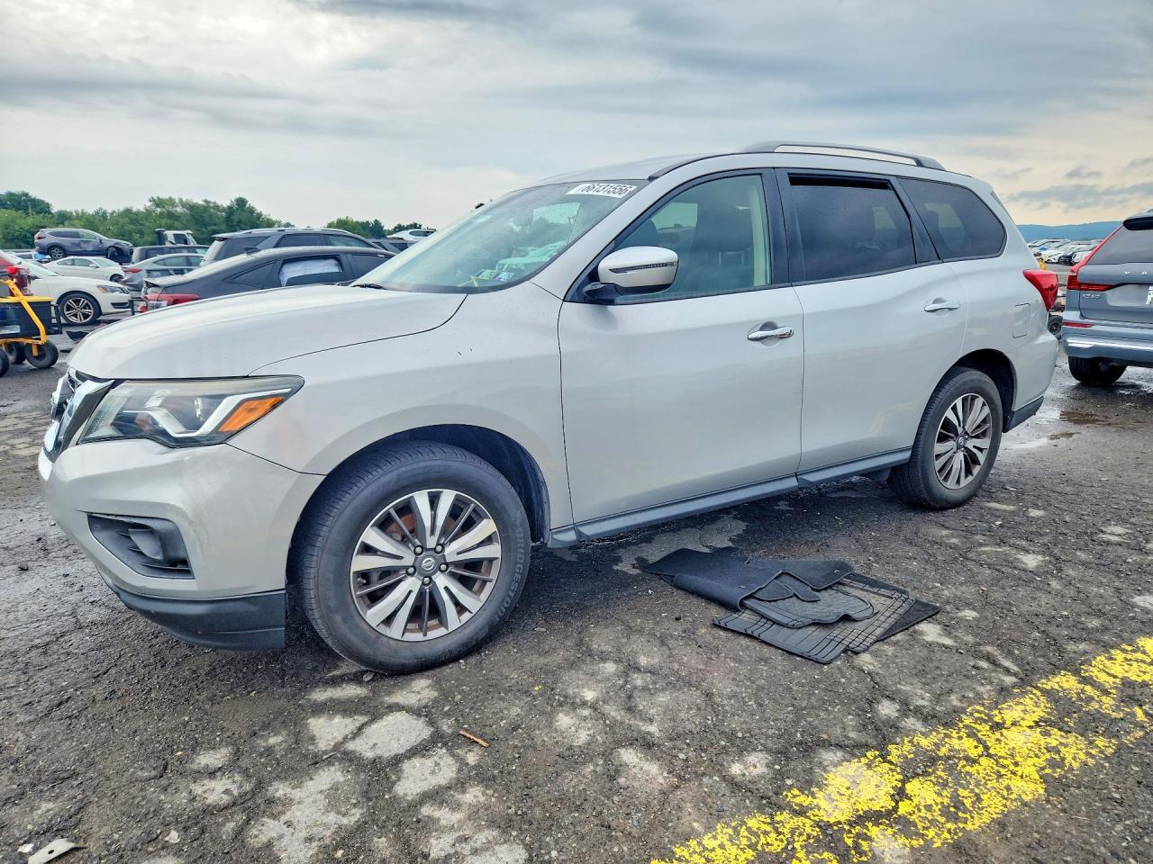 2018 Nissan Pathfinder, SV