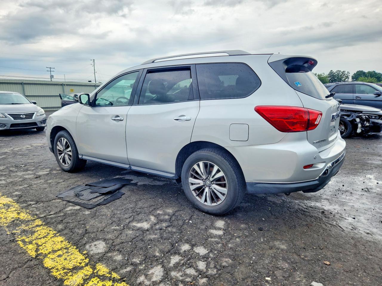 2018 Nissan Pathfinder, SV
