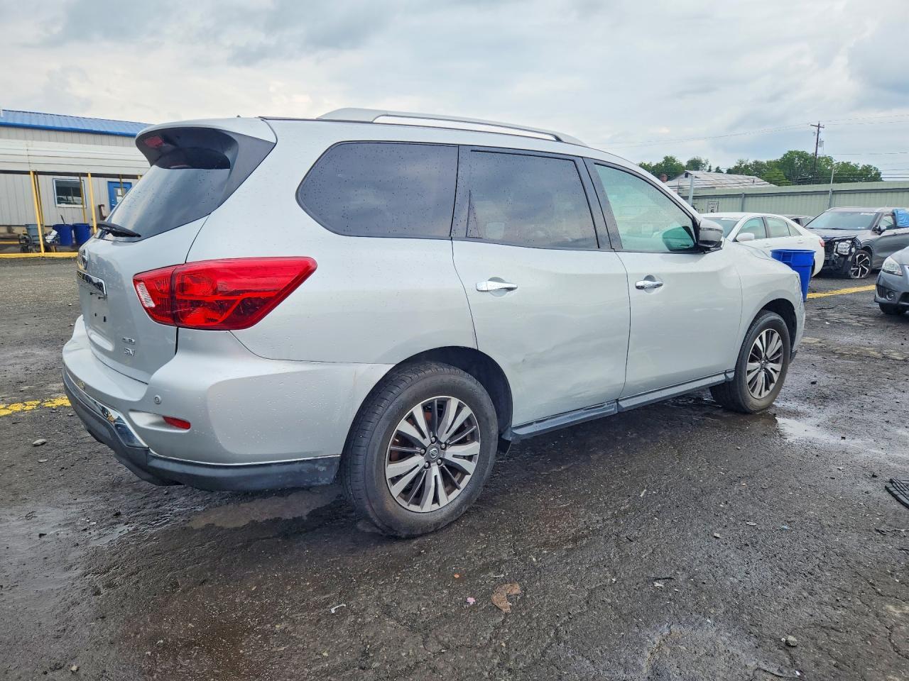 2018 Nissan Pathfinder, SV