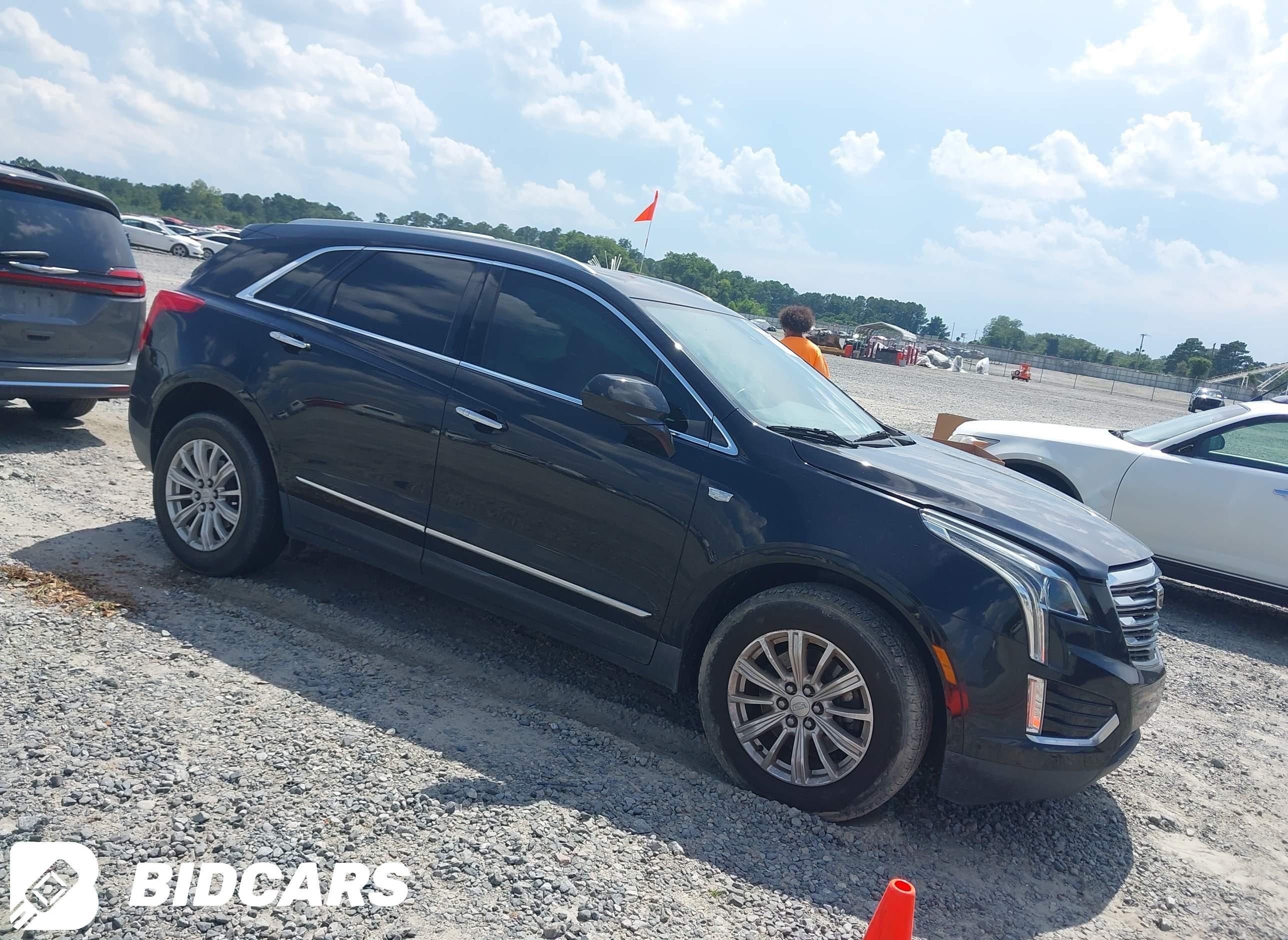 2017 Cadillac XT5, Standard