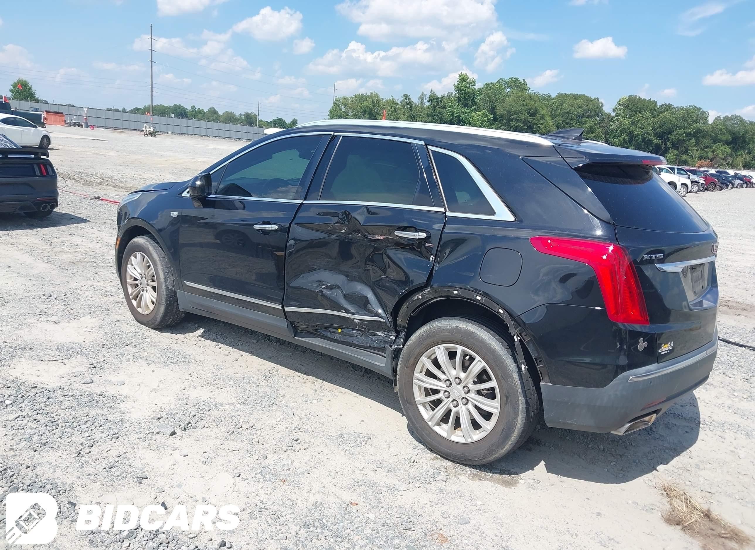 2017 Cadillac XT5, Standard