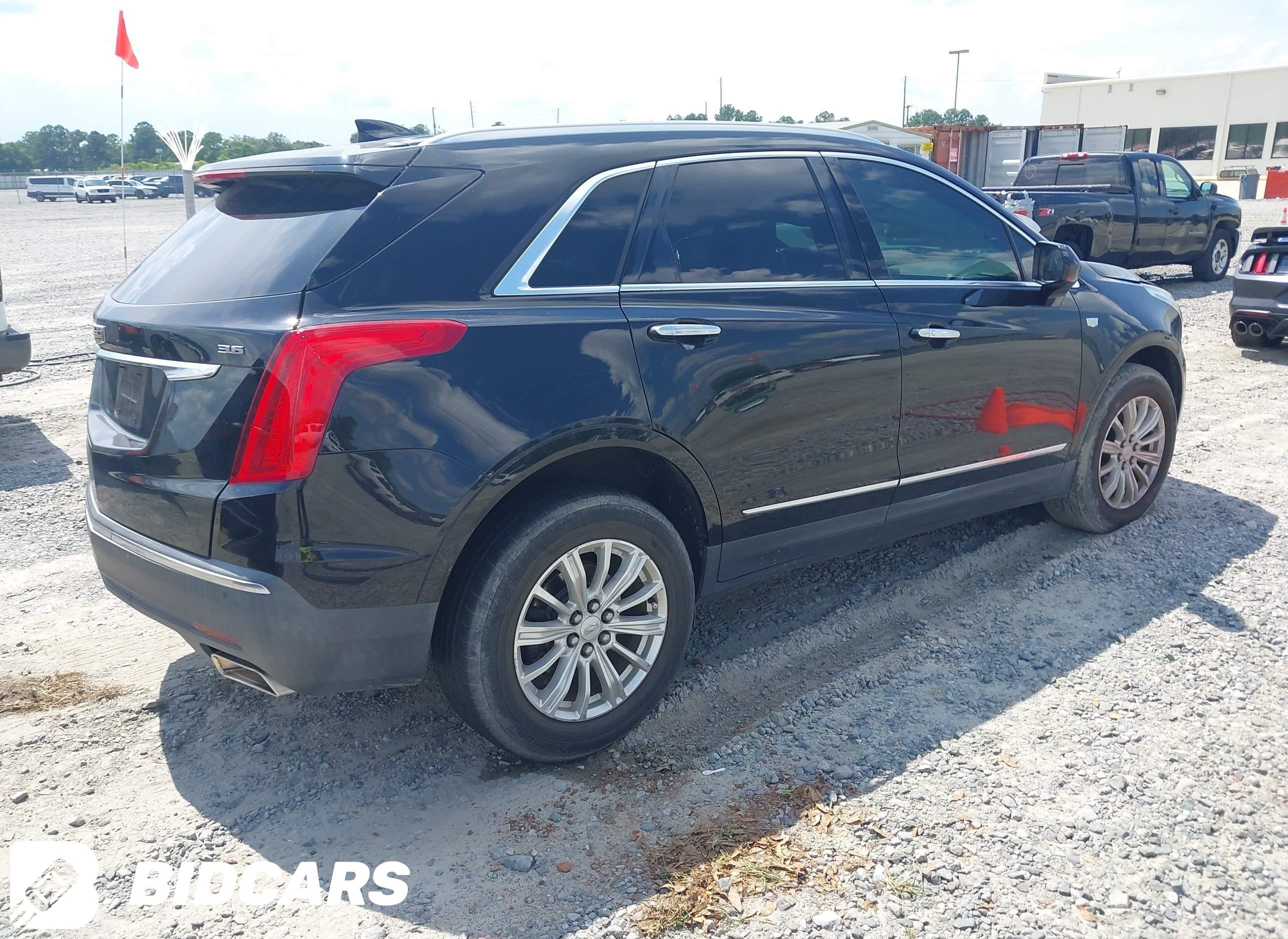2017 Cadillac XT5, Standard