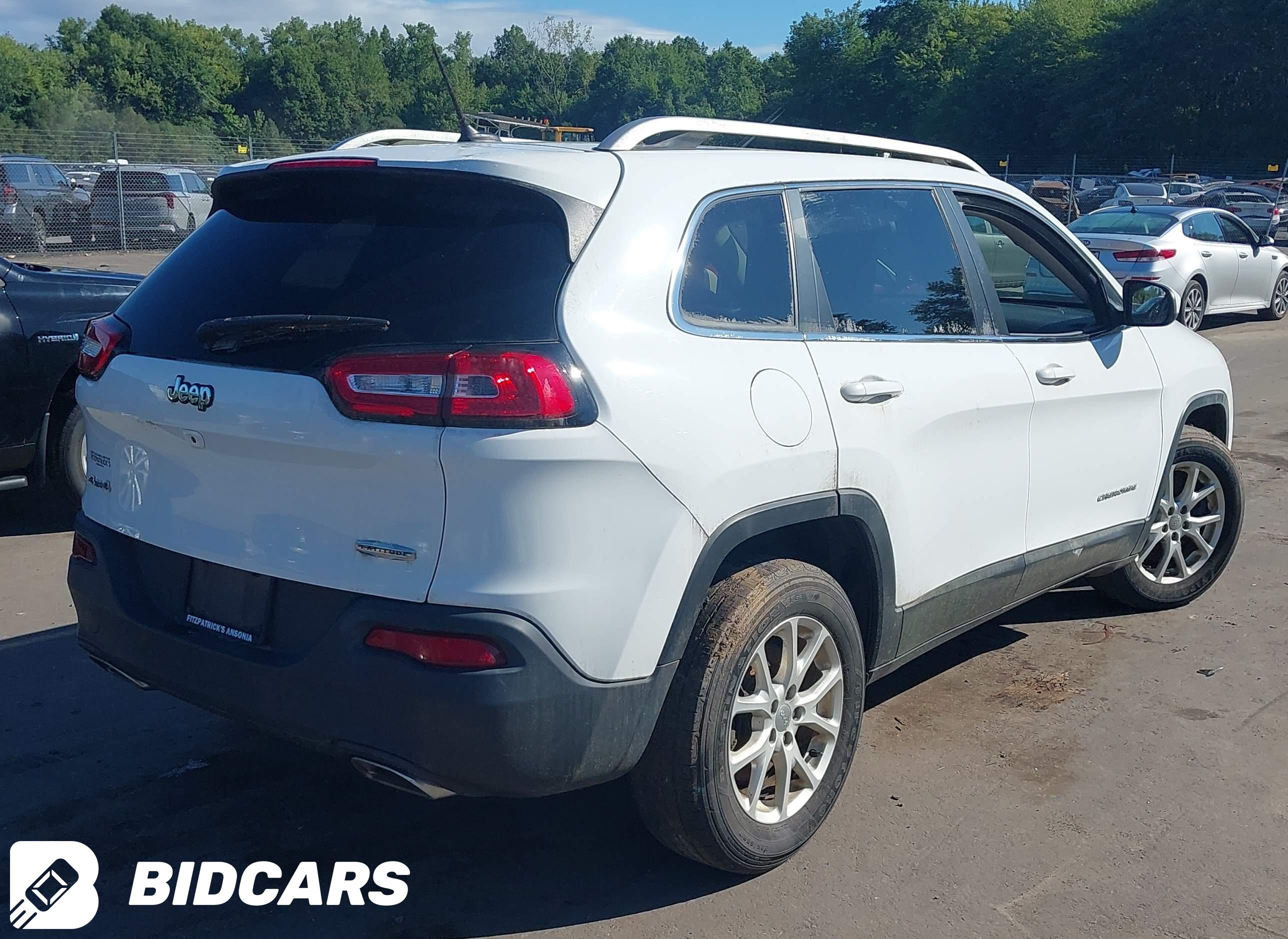 2015 Jeep Cherokee, Latitude
