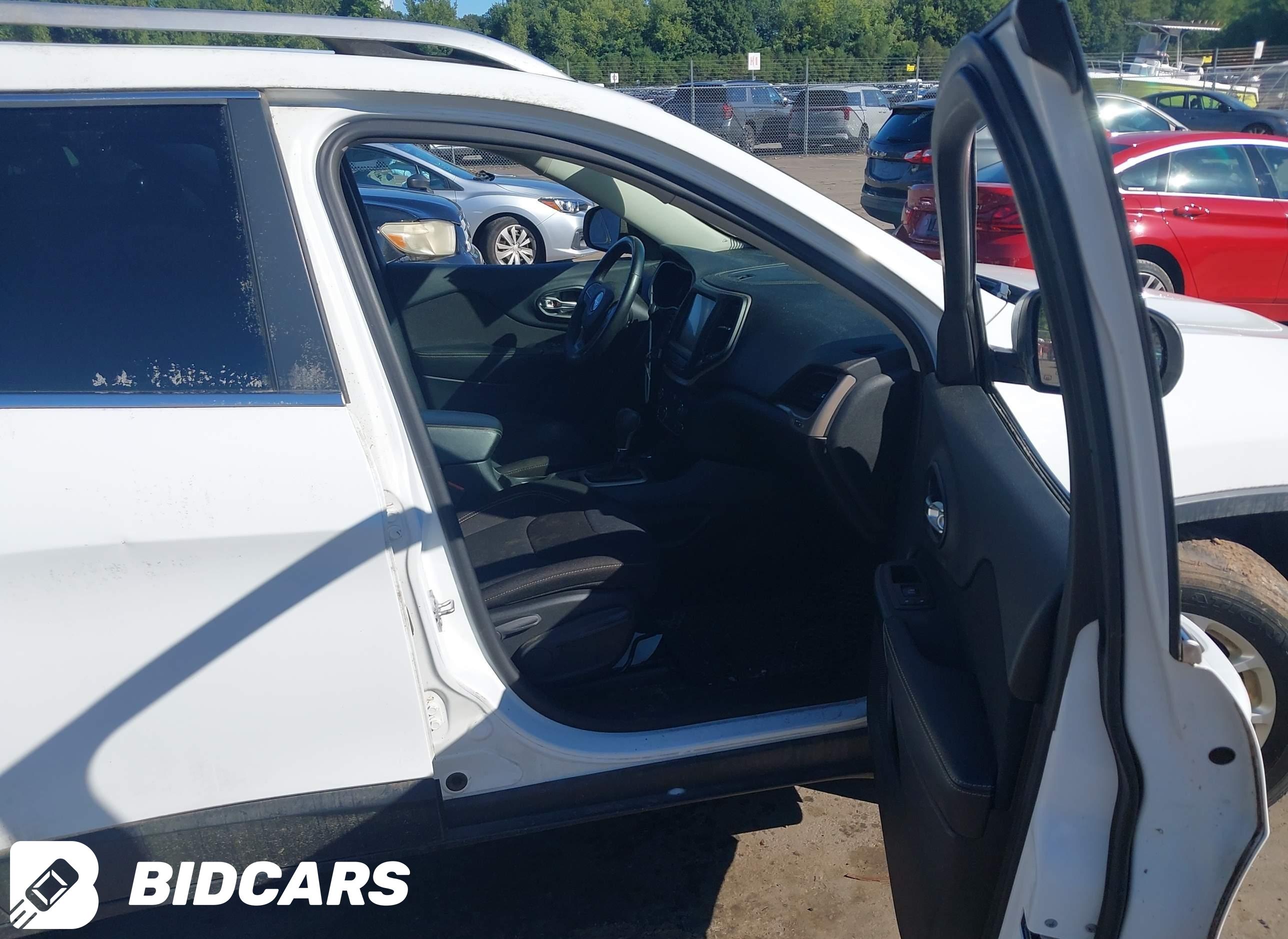 2015 Jeep Cherokee, Latitude