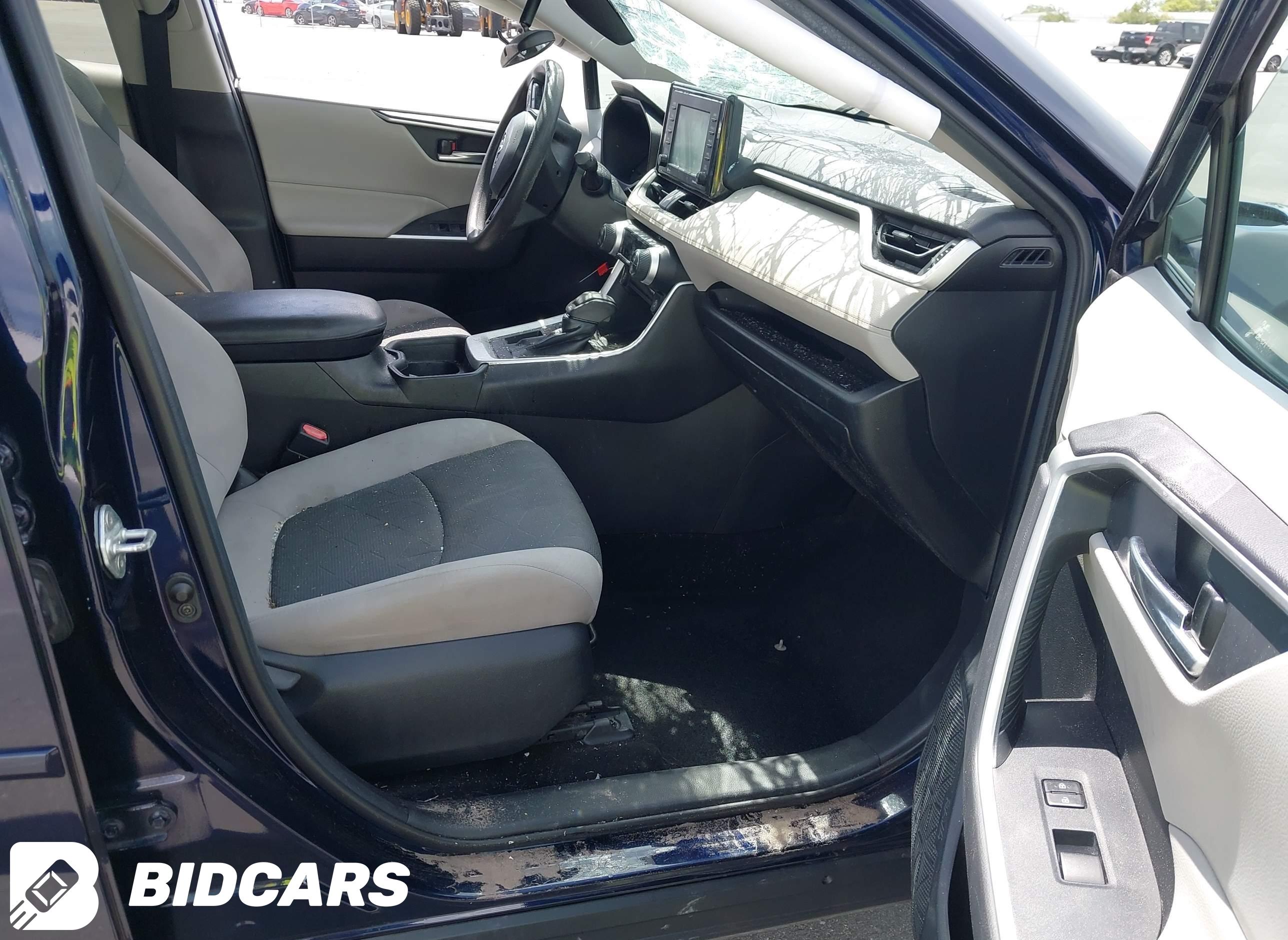2020 Toyota RAV4, Xle
