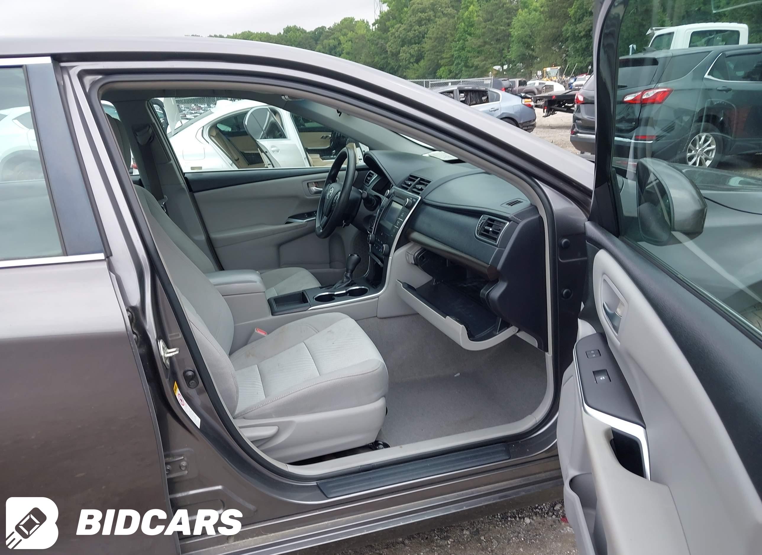 2016 Toyota Camry, LE