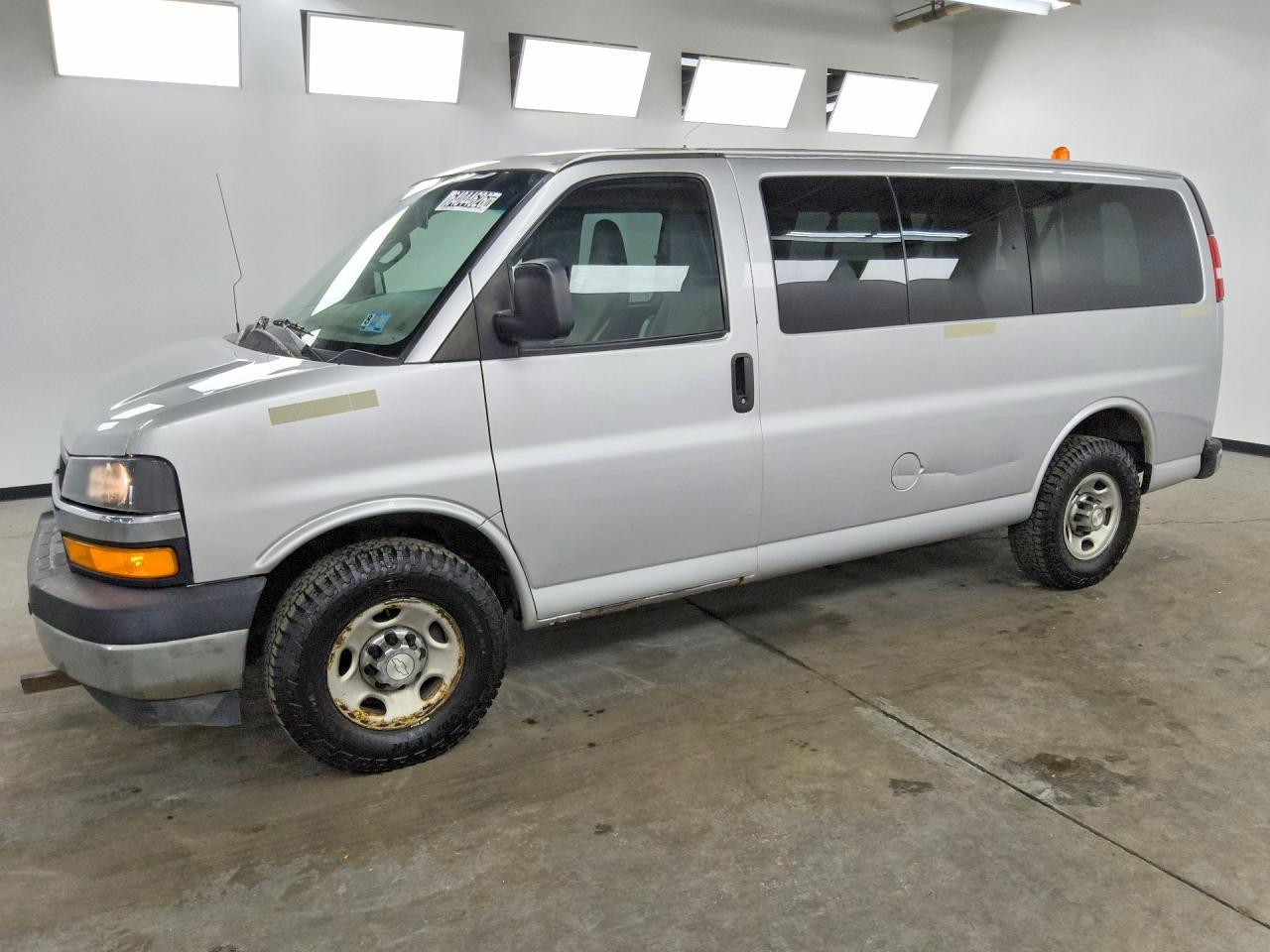 2018 Chevrolet Express, LT