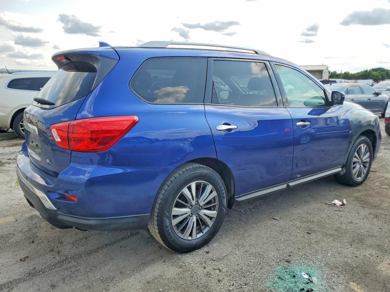 2020 Nissan Pathfinder, SL