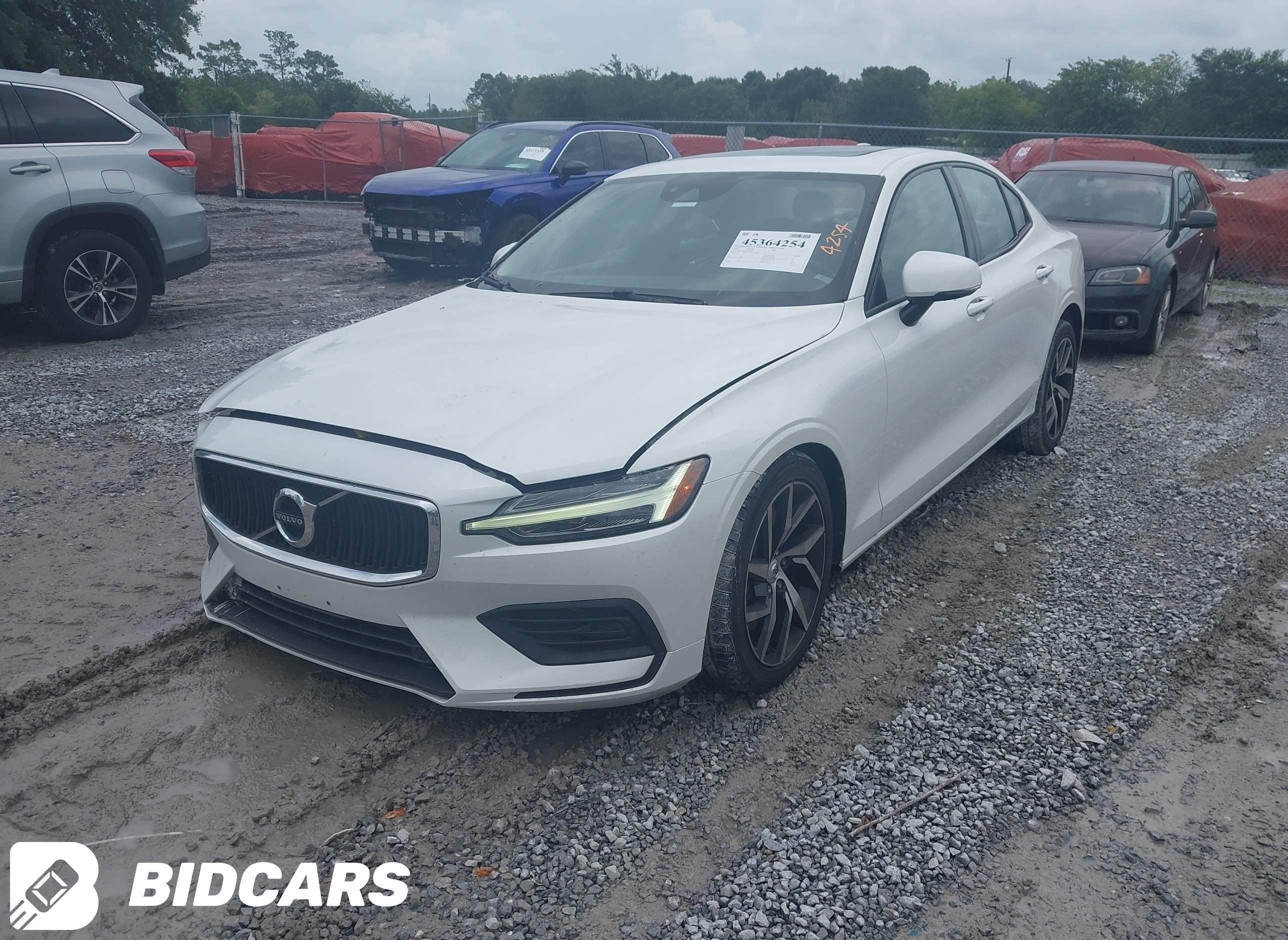 2020 Volvo S60, T6 Momentum