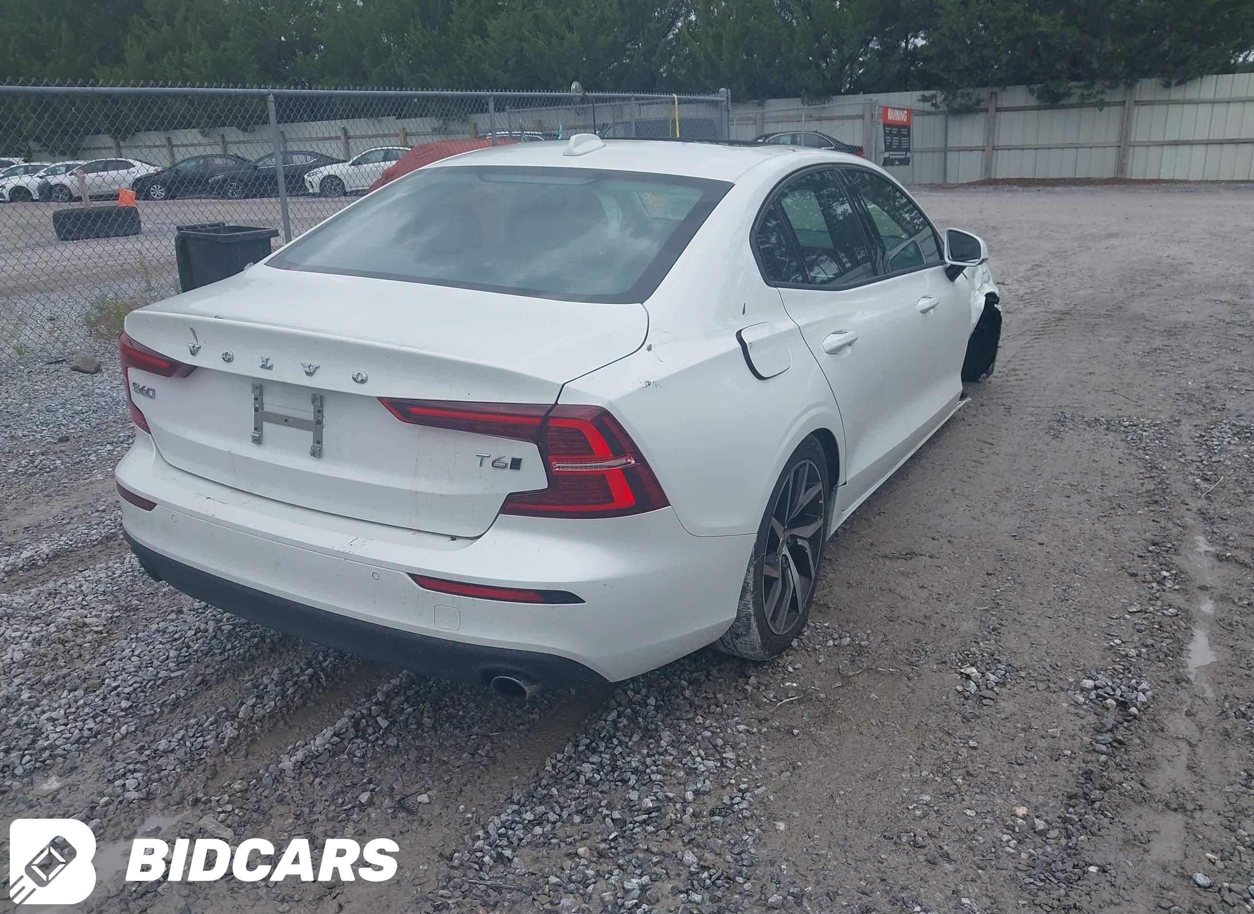 2020 Volvo S60, T6 Momentum
