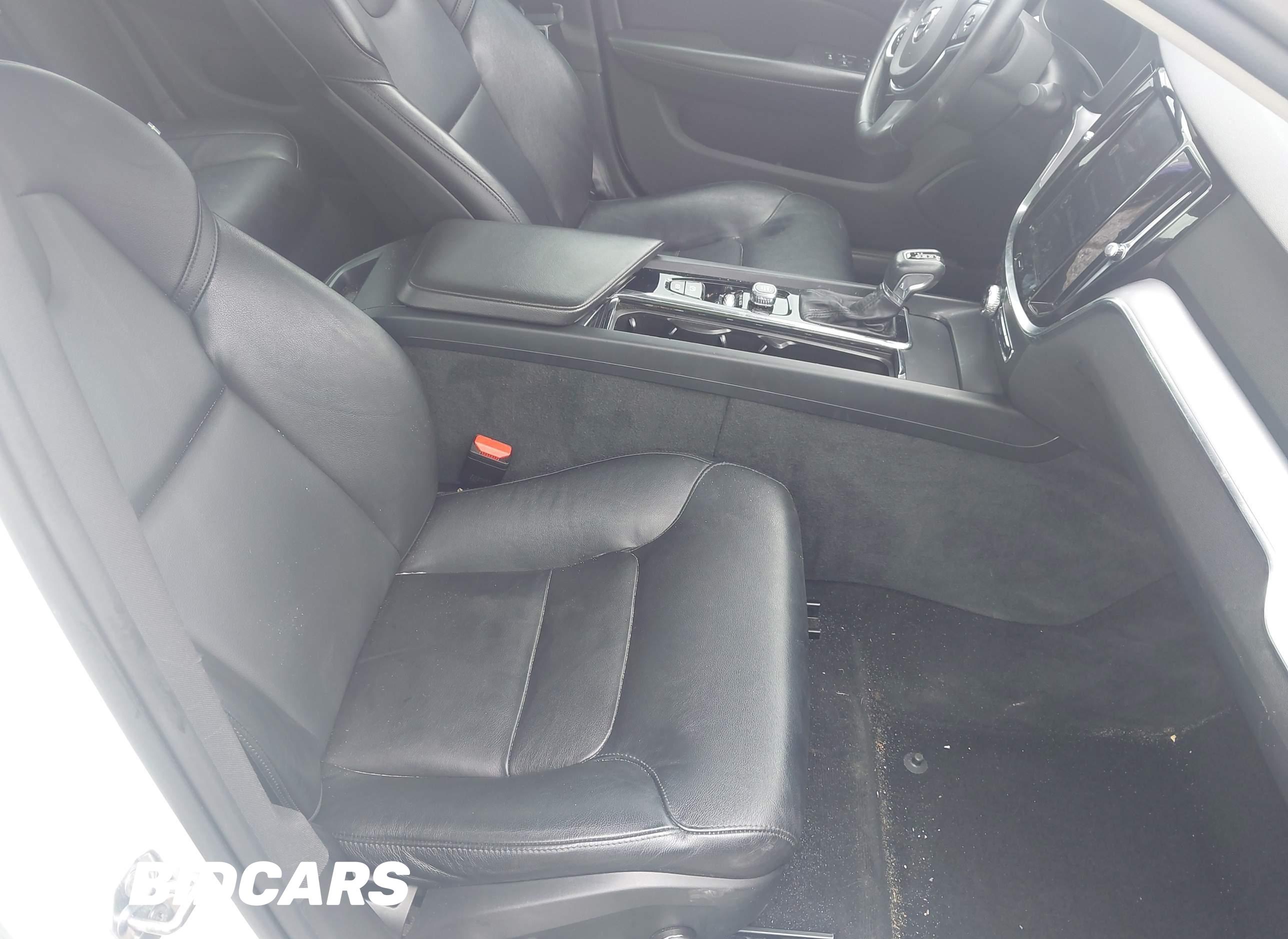 2020 Volvo S60, T6 Momentum
