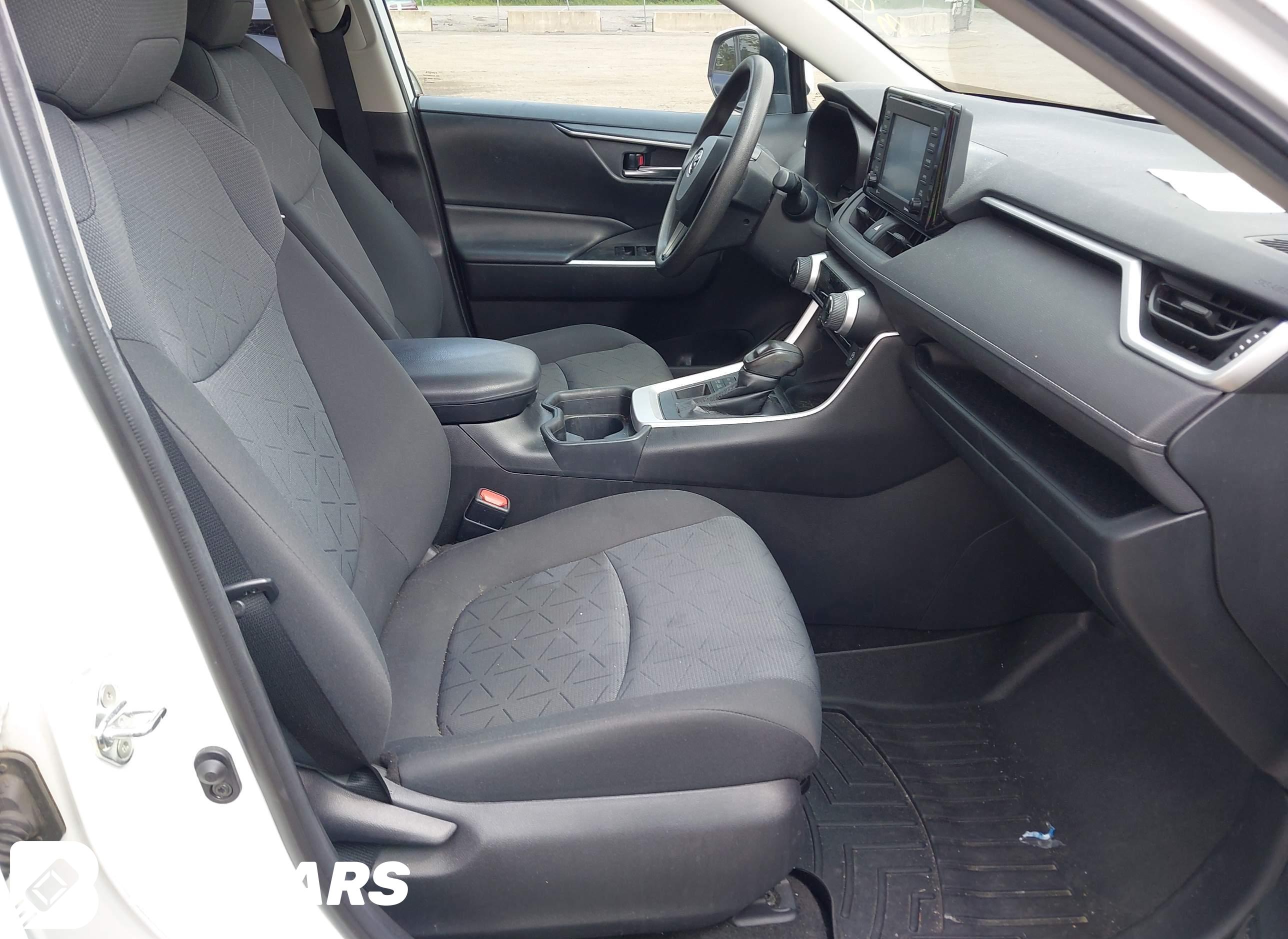 2020 Toyota RAV4, Xle
