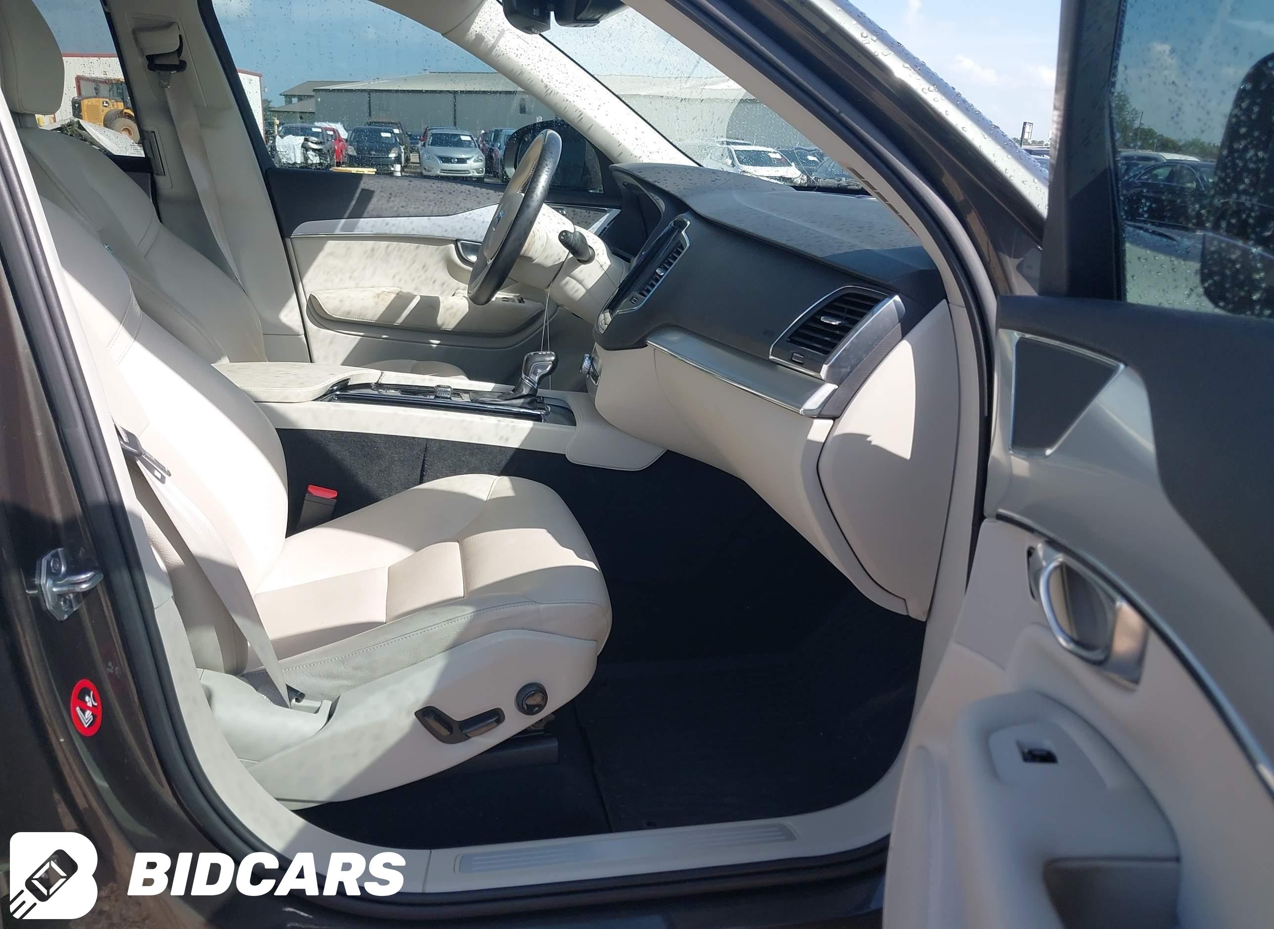 2018 Volvo XC90, T6 Momentum