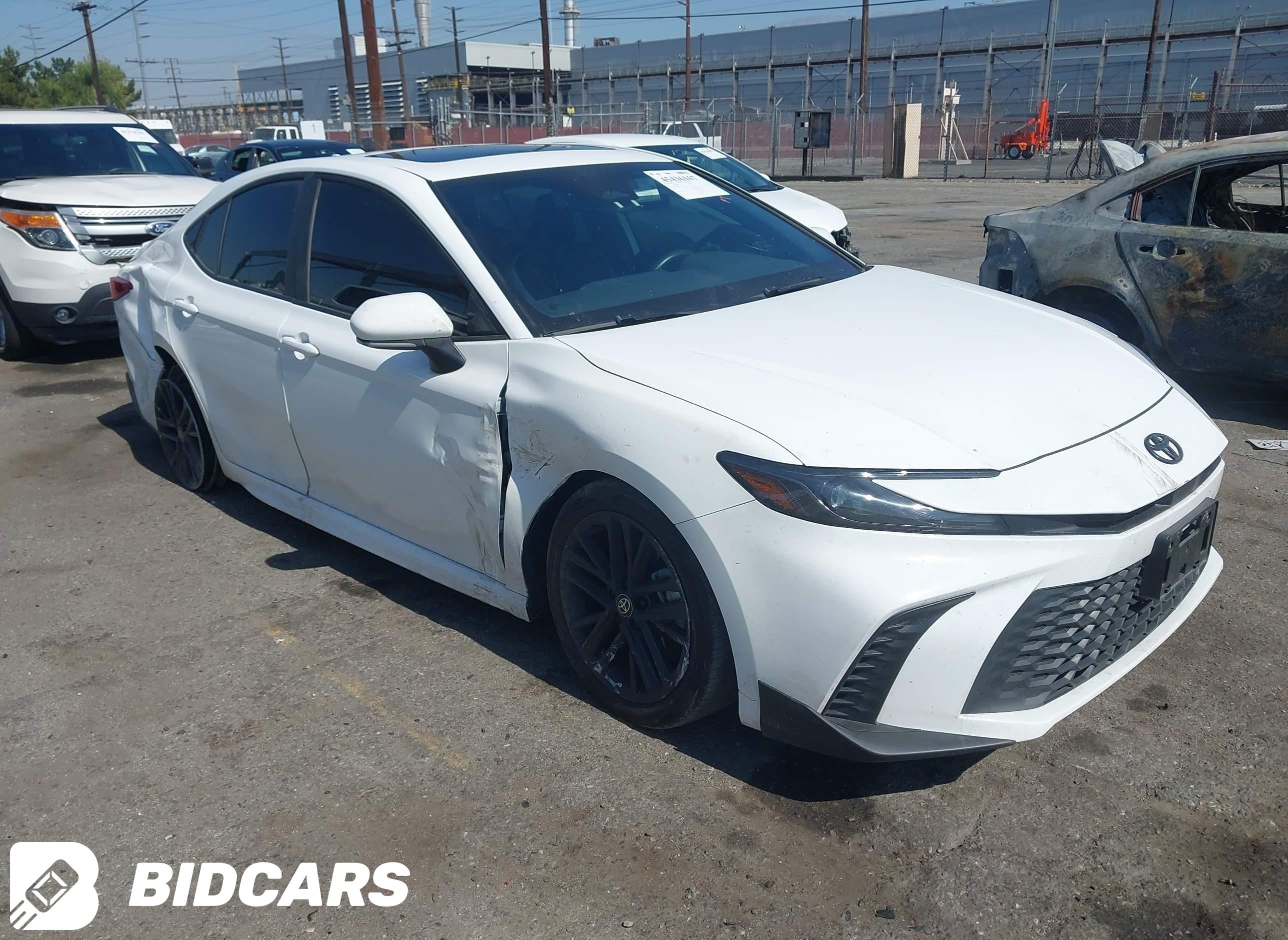 2025 Toyota Camry, SE