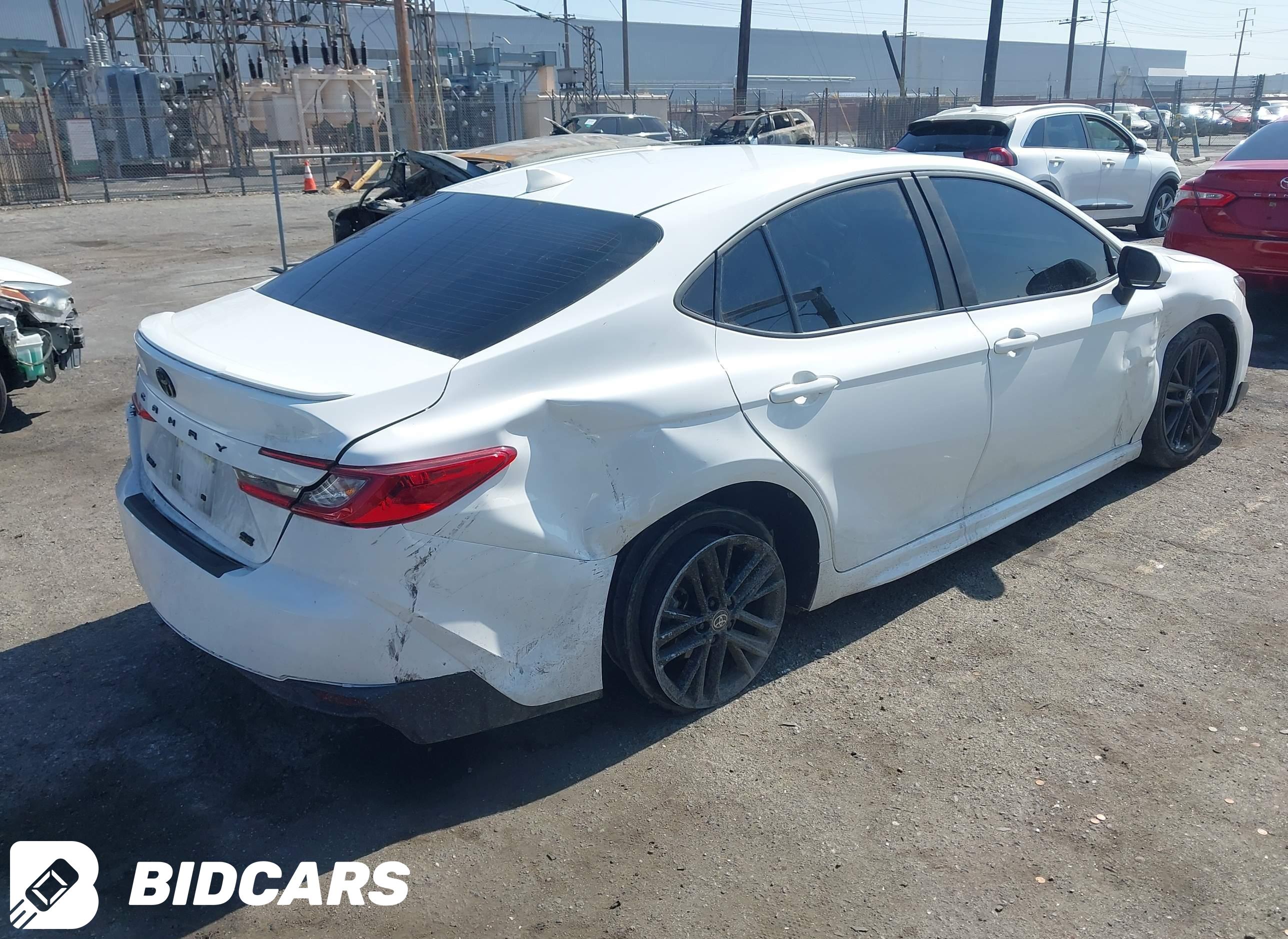 2025 Toyota Camry, SE