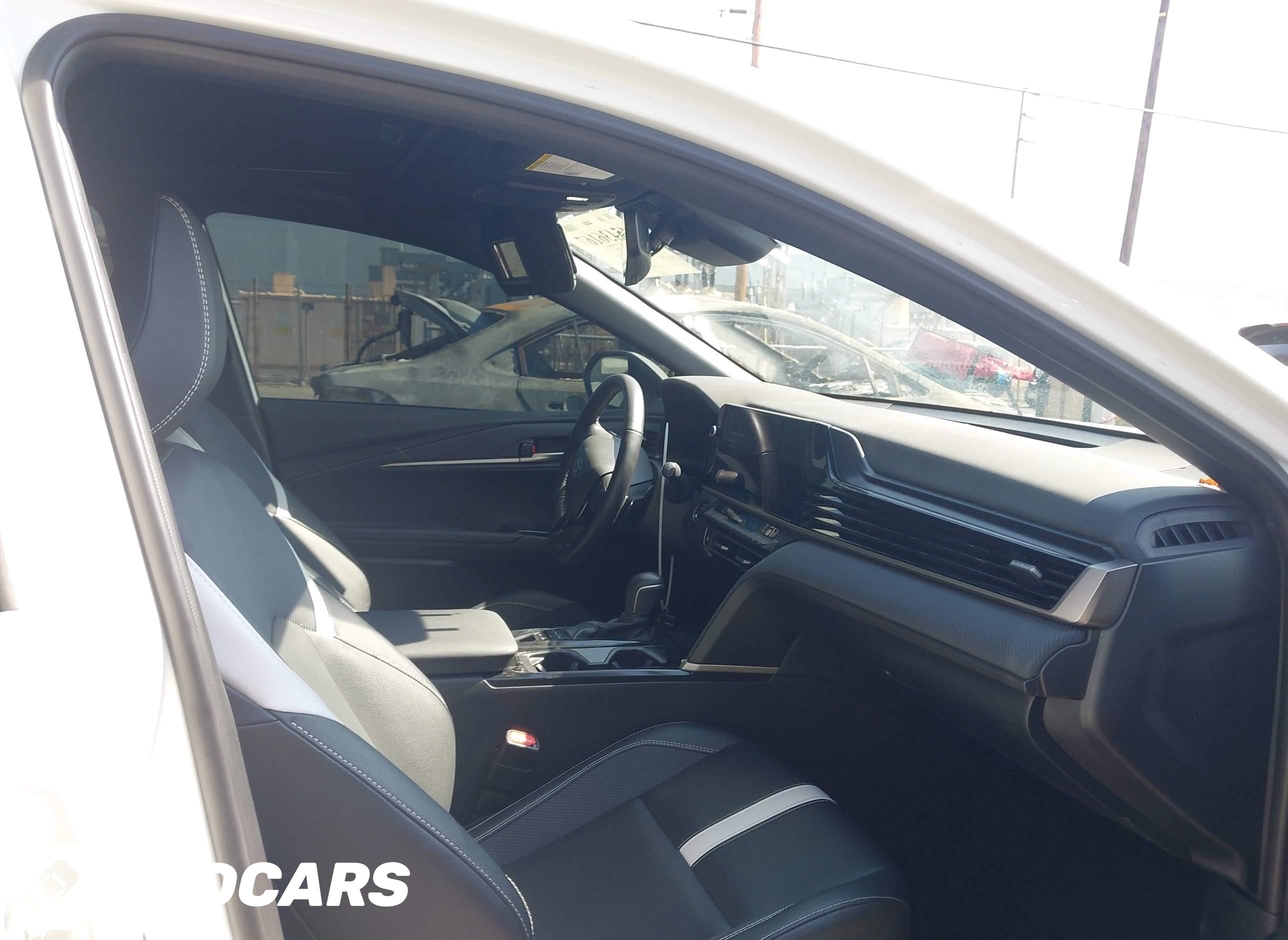 2025 Toyota Camry, SE