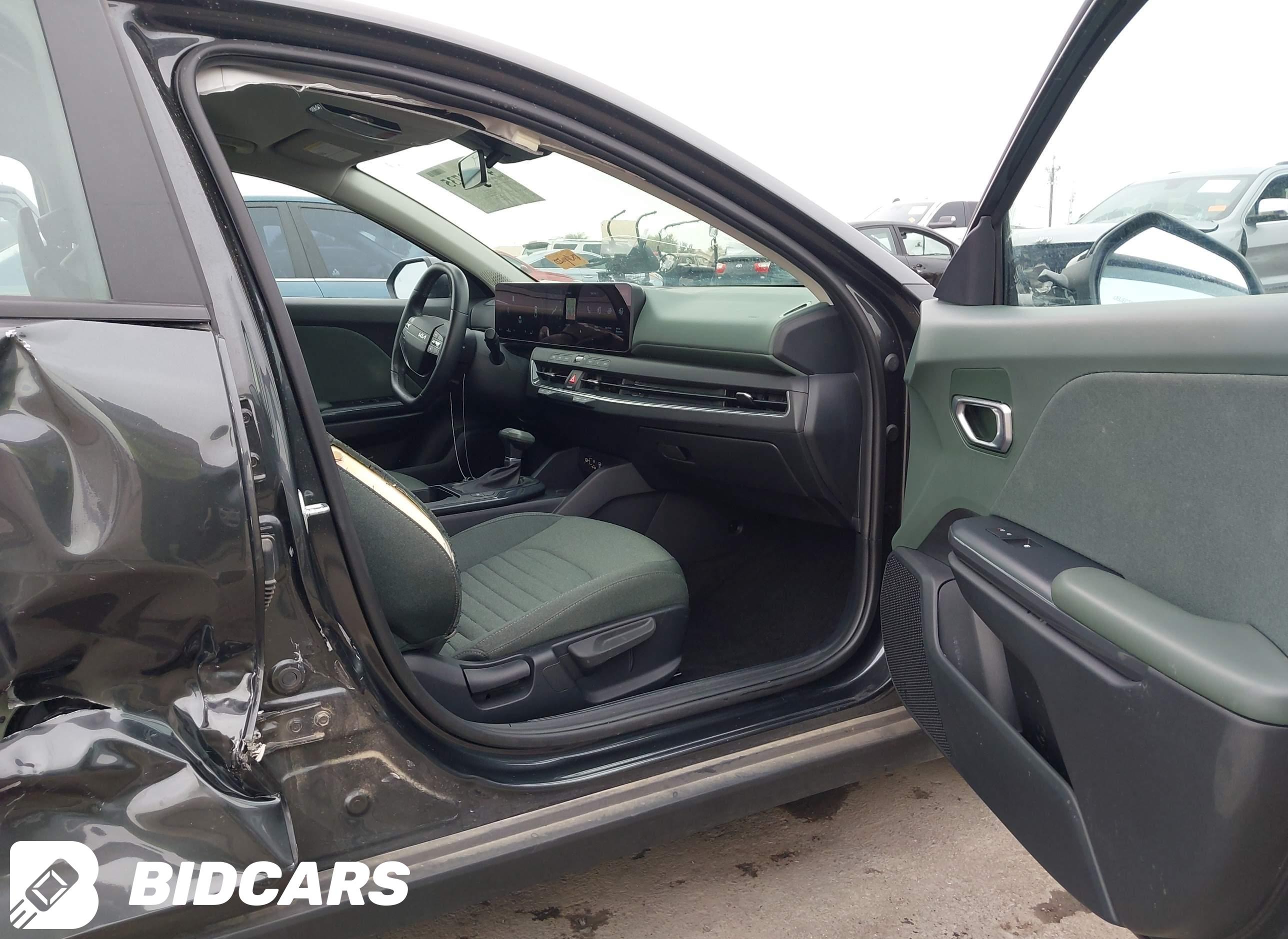 2025 KIA K4, EX