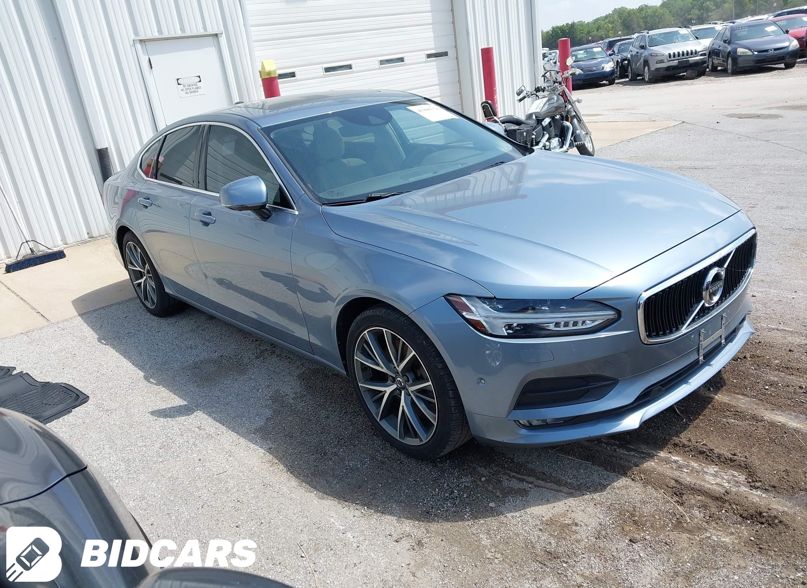 2017 Volvo S90, T6 Momentum