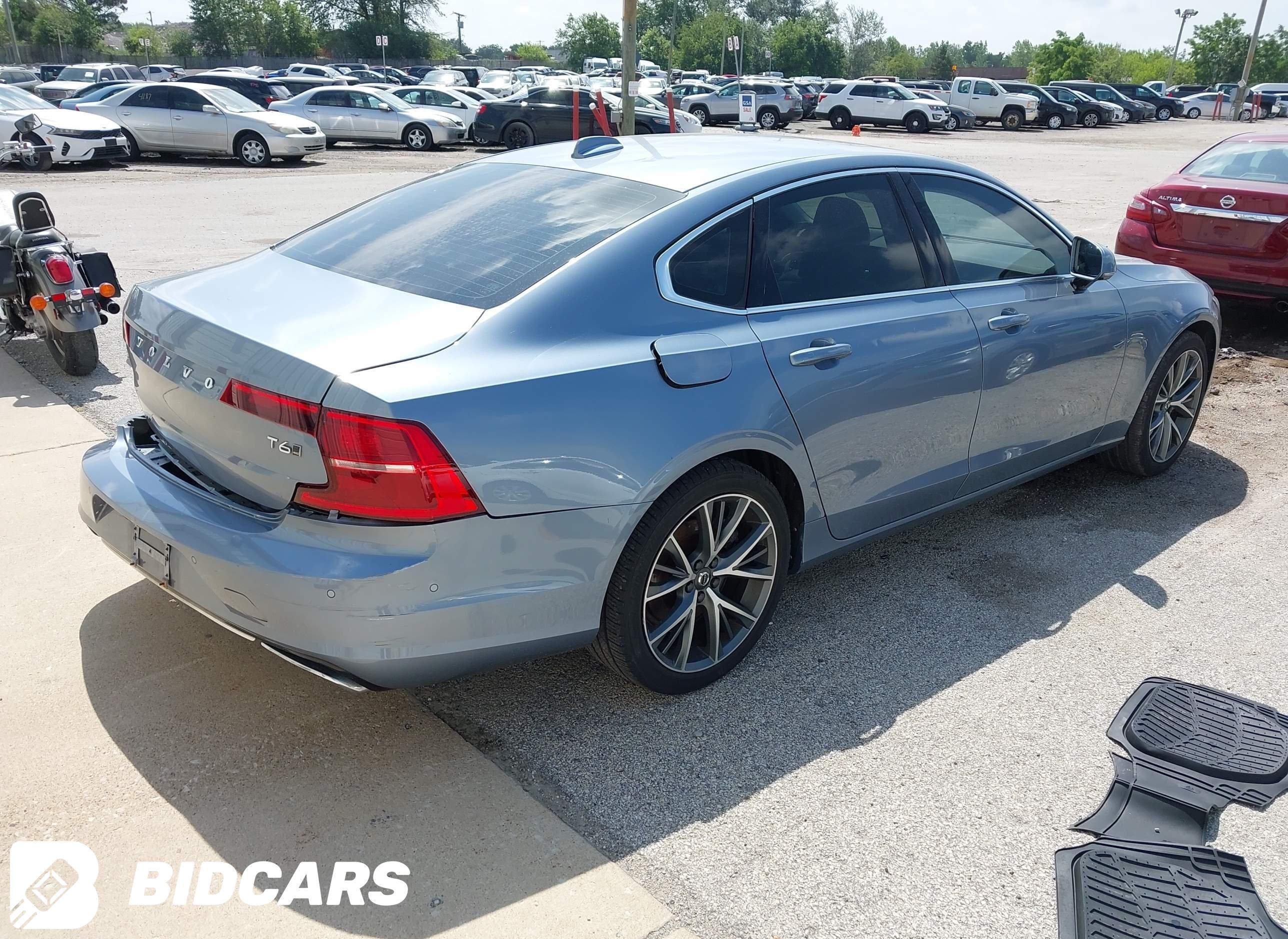 2017 Volvo S90, T6 Momentum