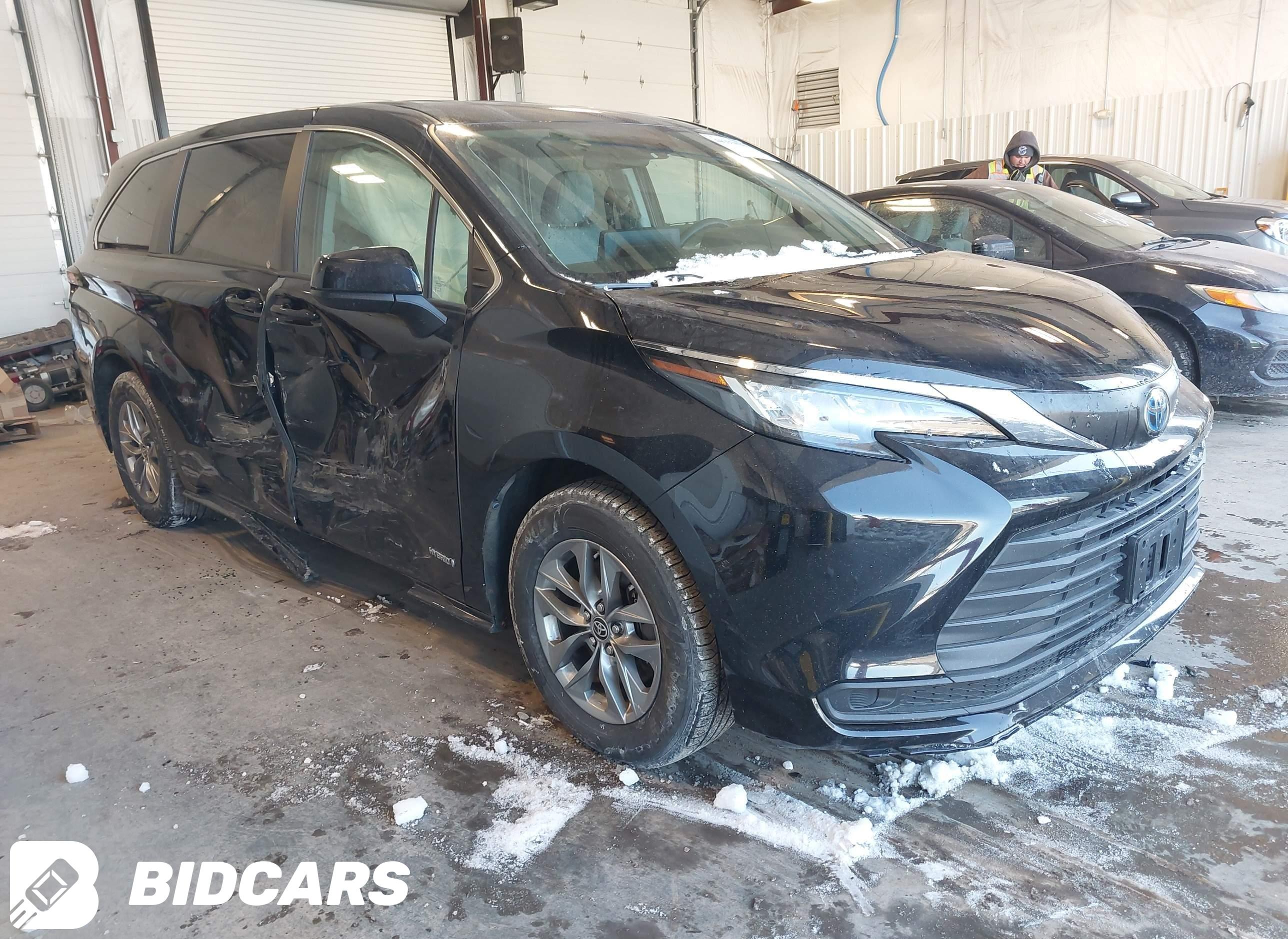 2021 Toyota Sienna, LE