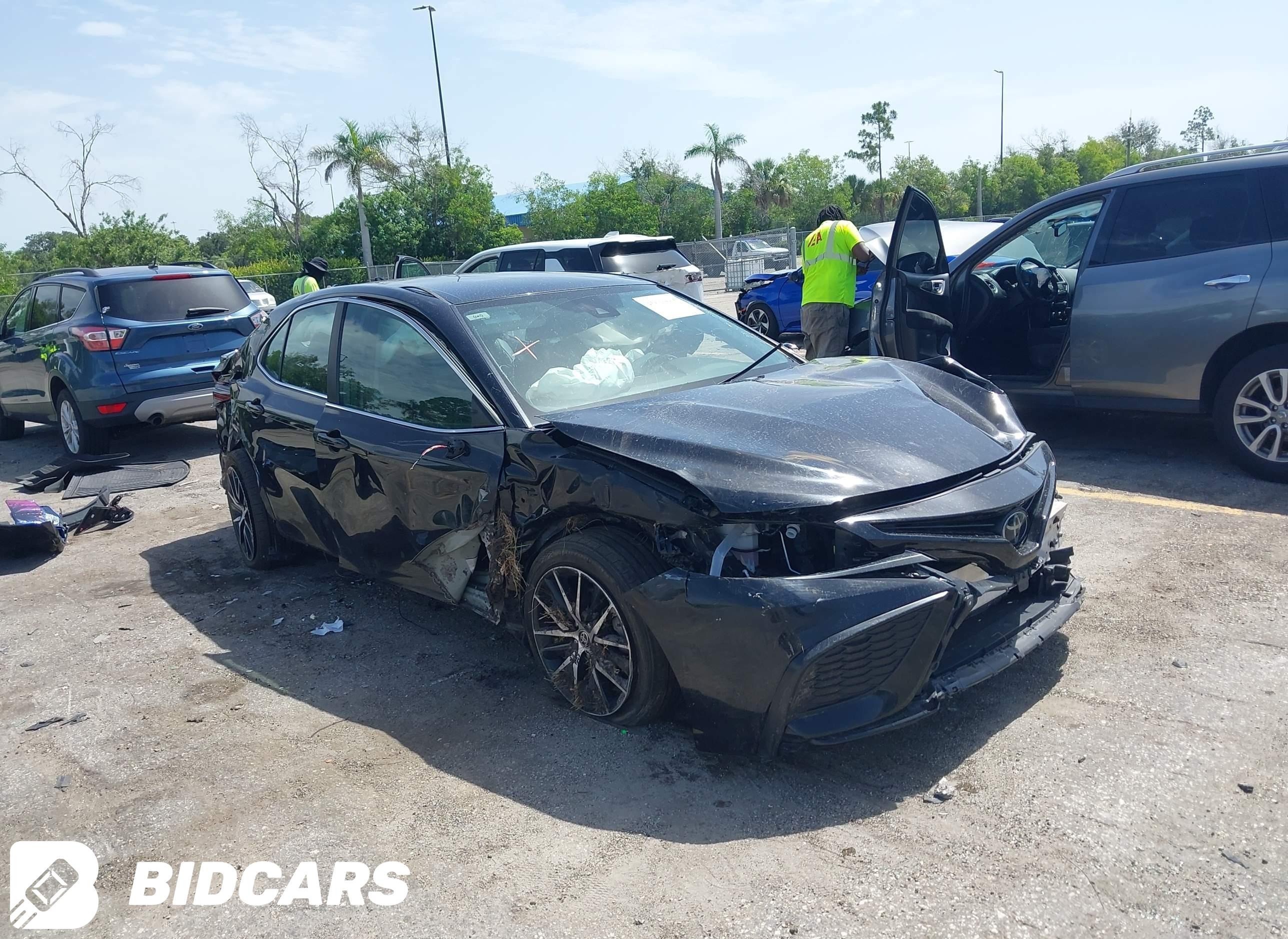 2023 Toyota Camry, SE