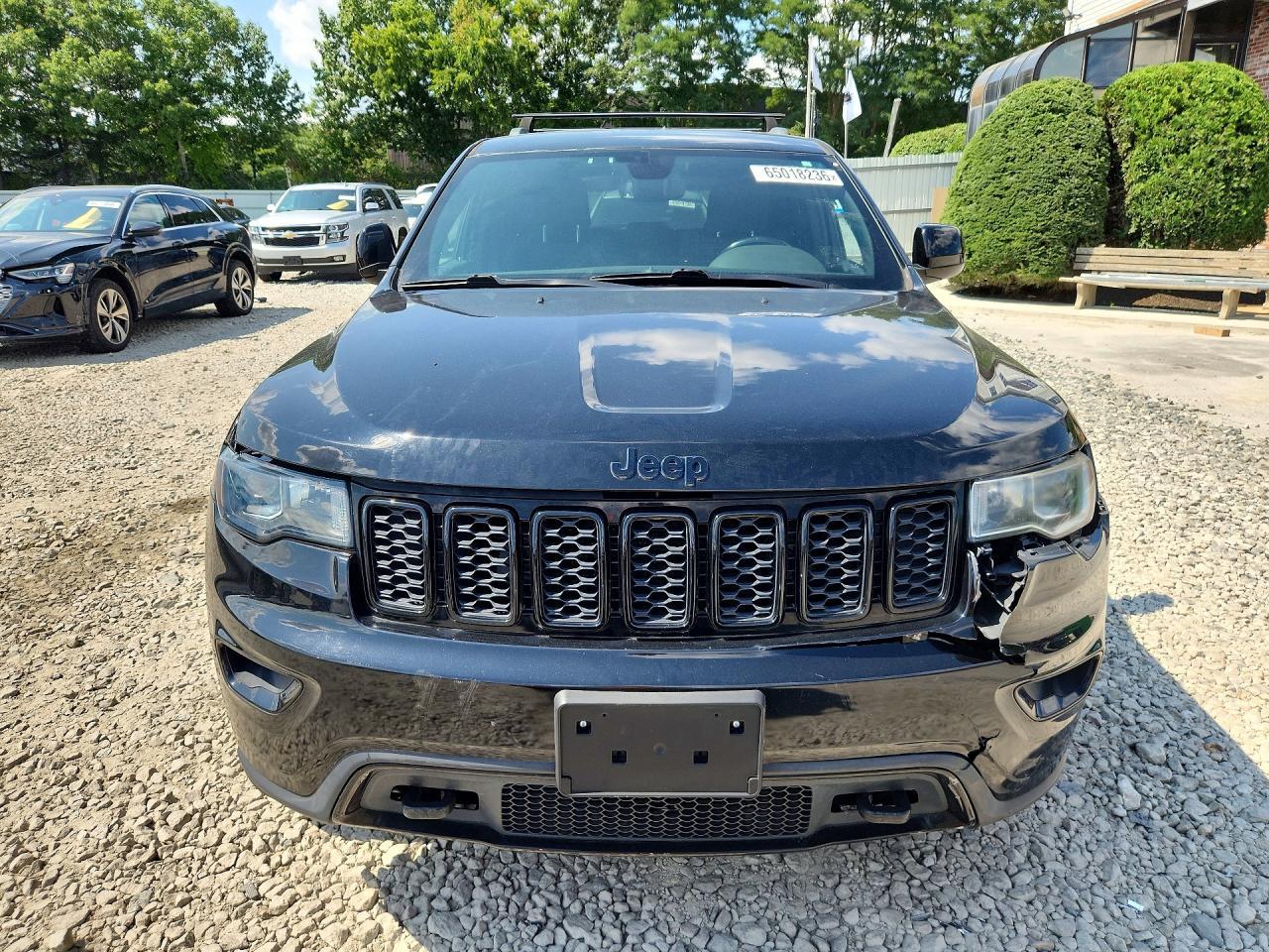 2018 Jeep Grand Cherokee, Laredo