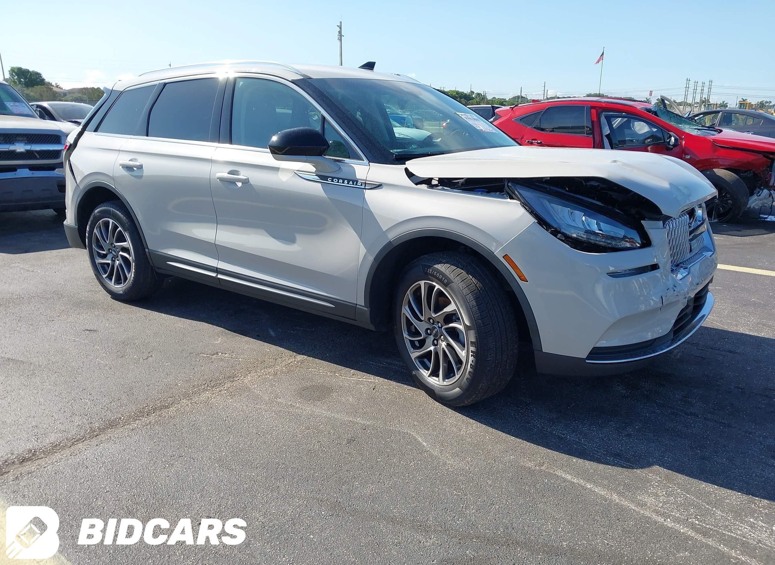 2022 Lincoln Corsair, Standard