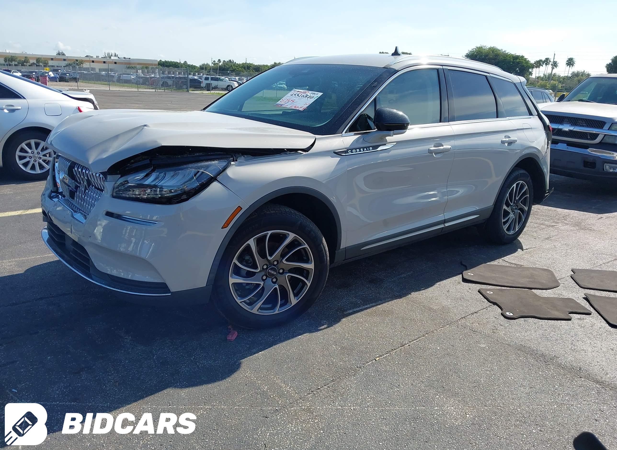 2022 Lincoln Corsair, Standard