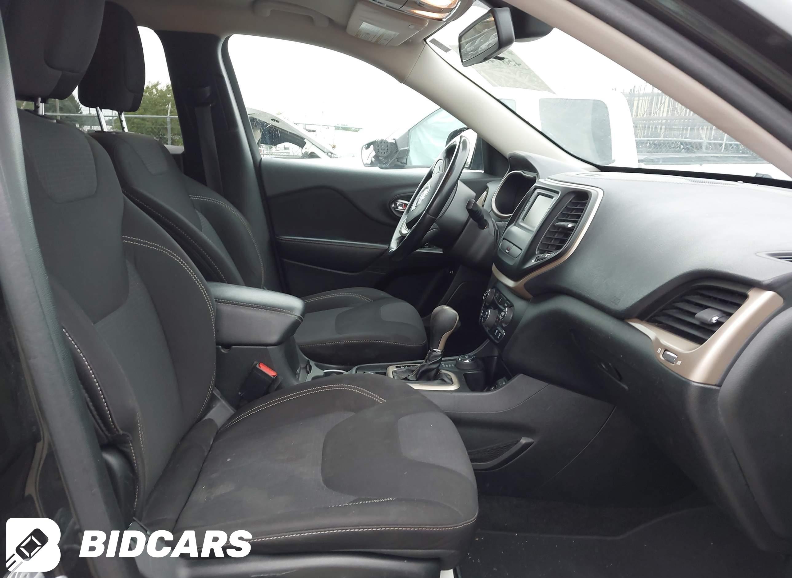 2015 Jeep Cherokee, Latitude