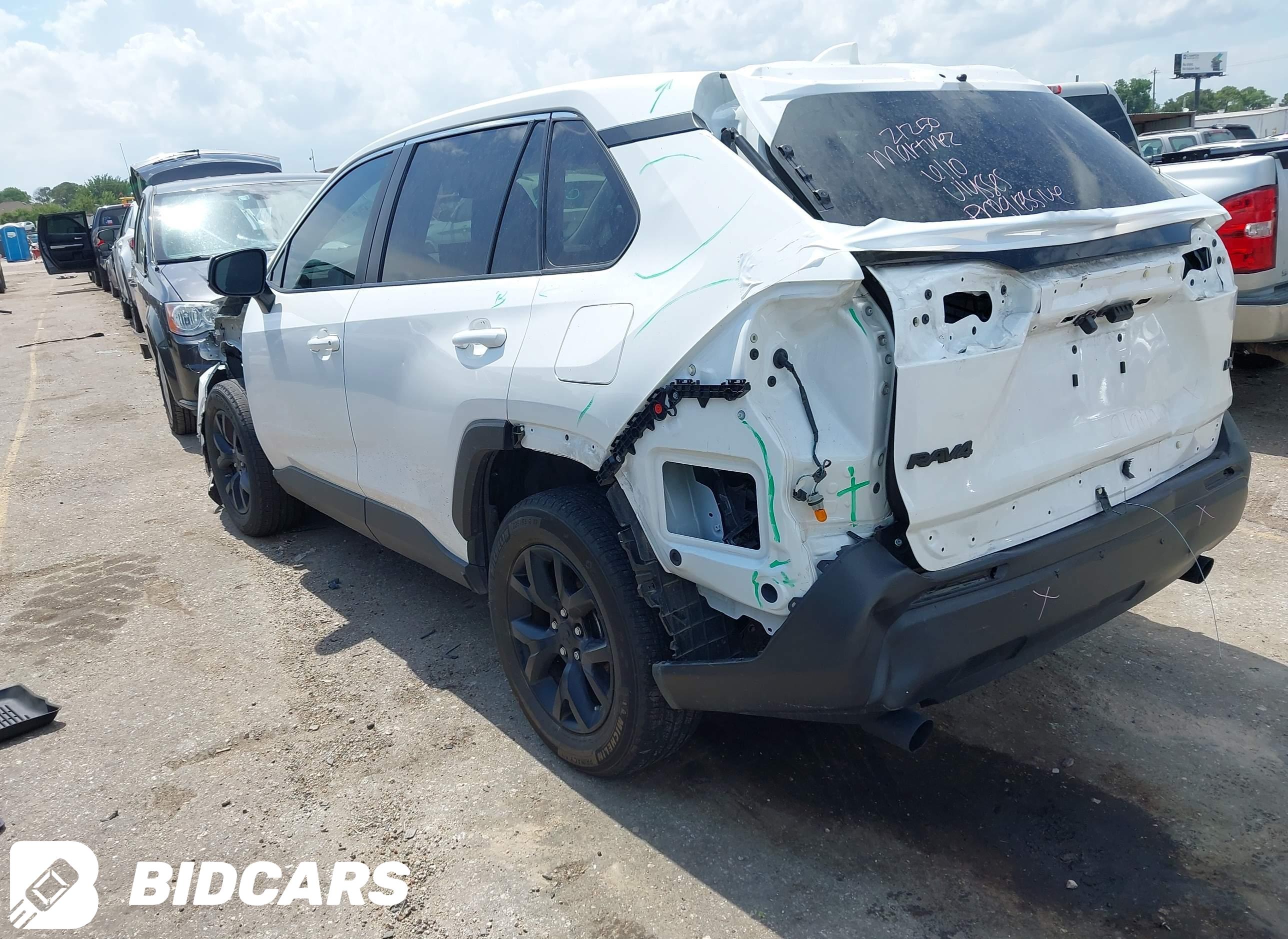 2022 Toyota RAV4, LE