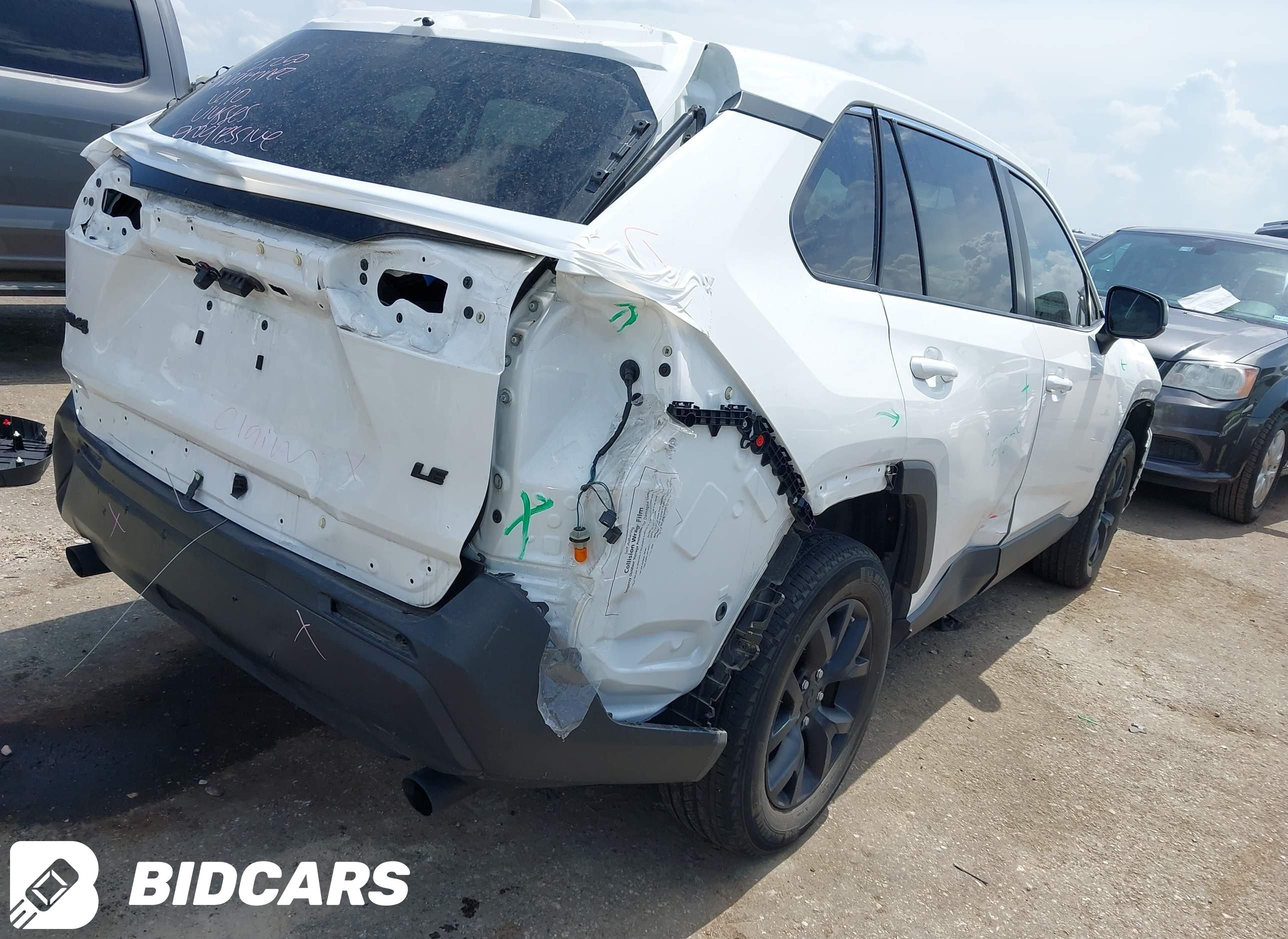 2022 Toyota RAV4, LE
