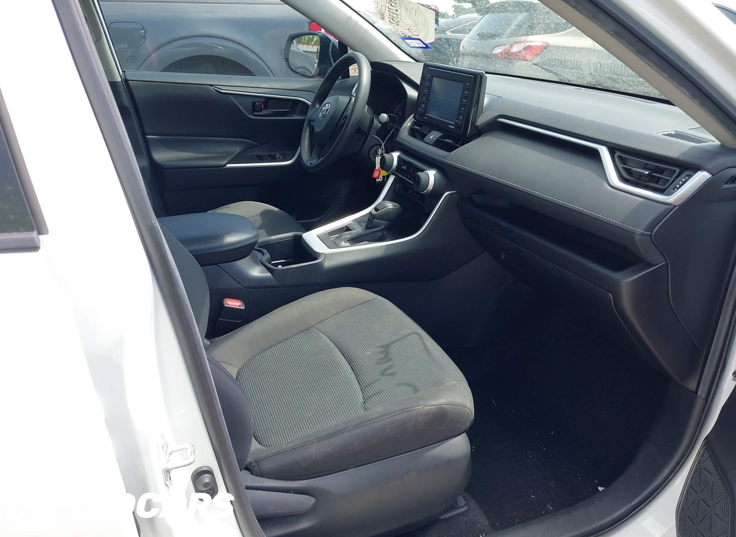 2022 Toyota RAV4, LE