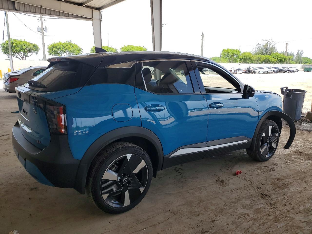 2025 Nissan Kicks, SR
