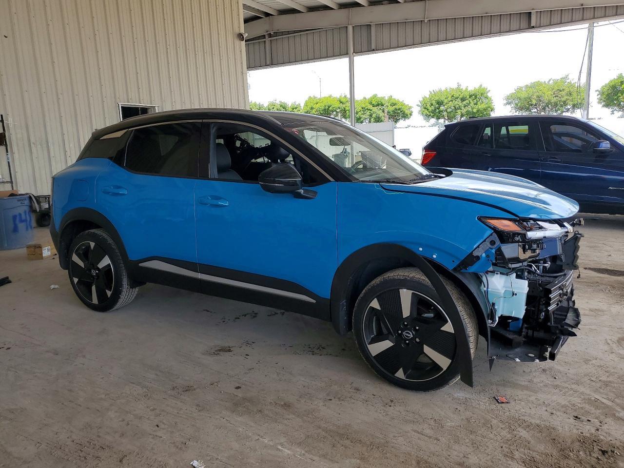 2025 Nissan Kicks, SR