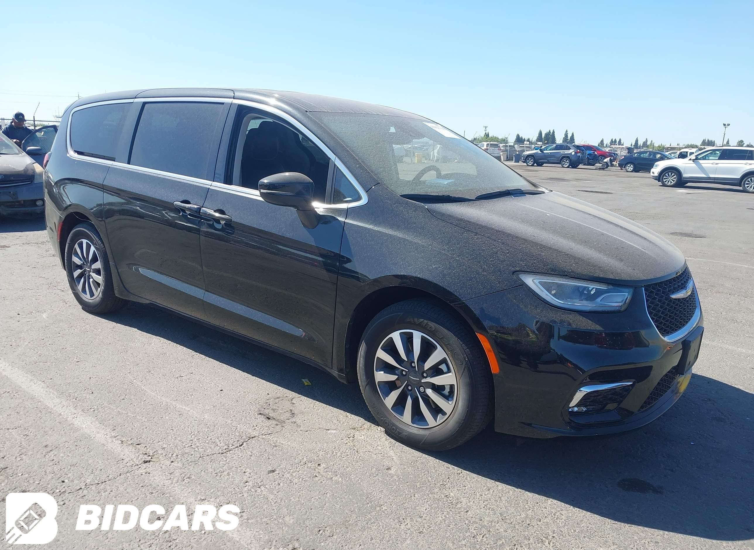 2022 Chrysler Pacifica Hybrid...