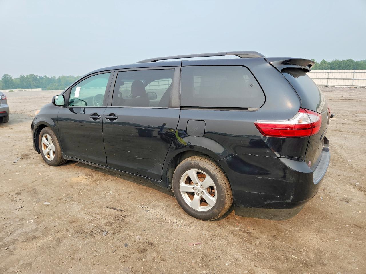 2017 Toyota Sienna, LE