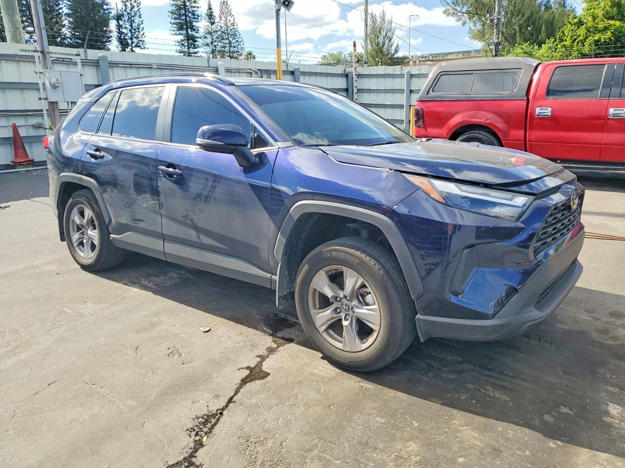 2025 Toyota RAV4, Xle
