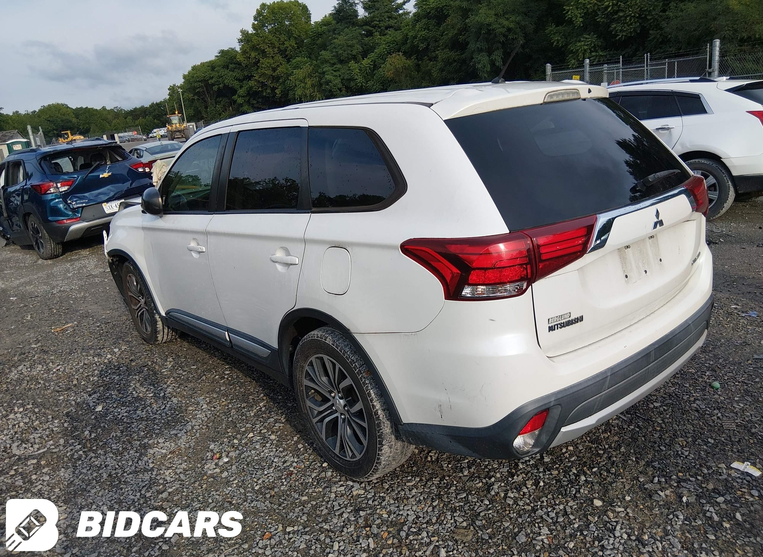 2016 Mitsubishi Outlander, ES