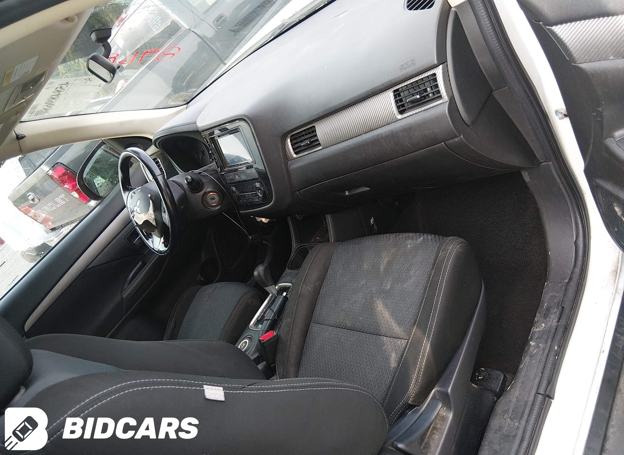 2016 Mitsubishi Outlander, ES