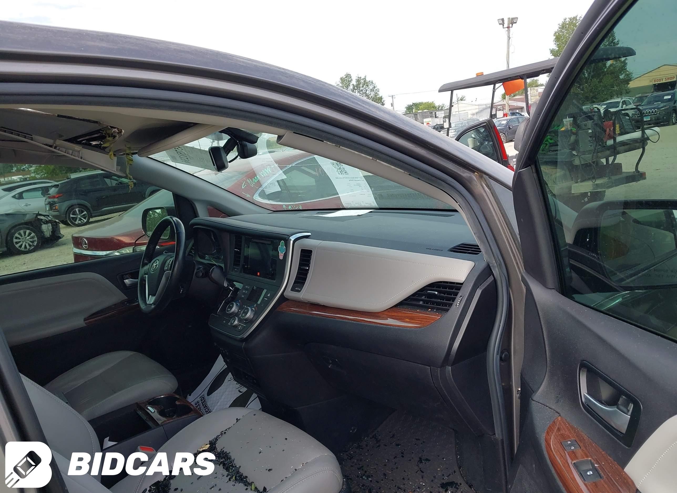 2017 Toyota Sienna, Limited P...