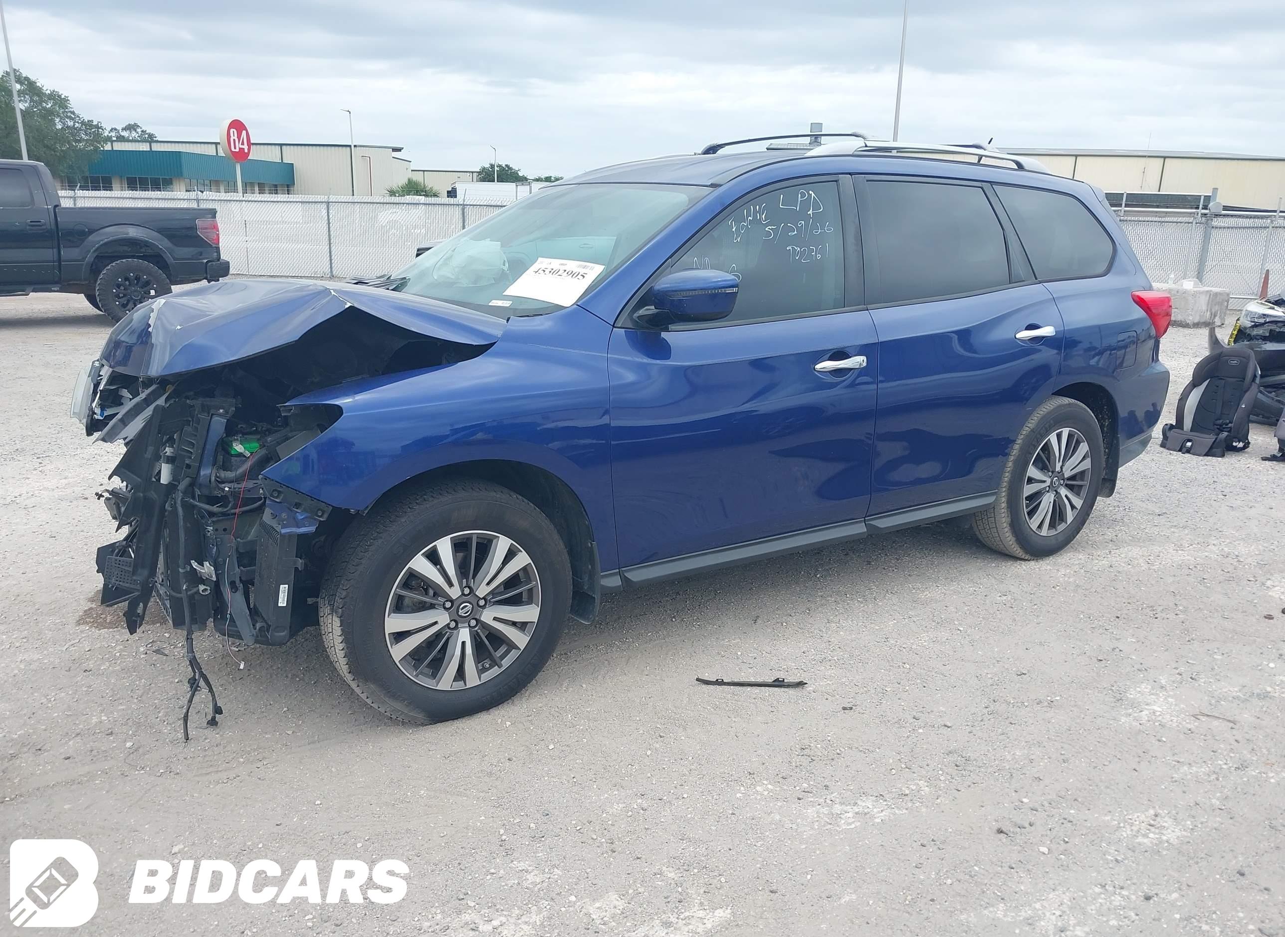 2017 Nissan Pathfinder, S
