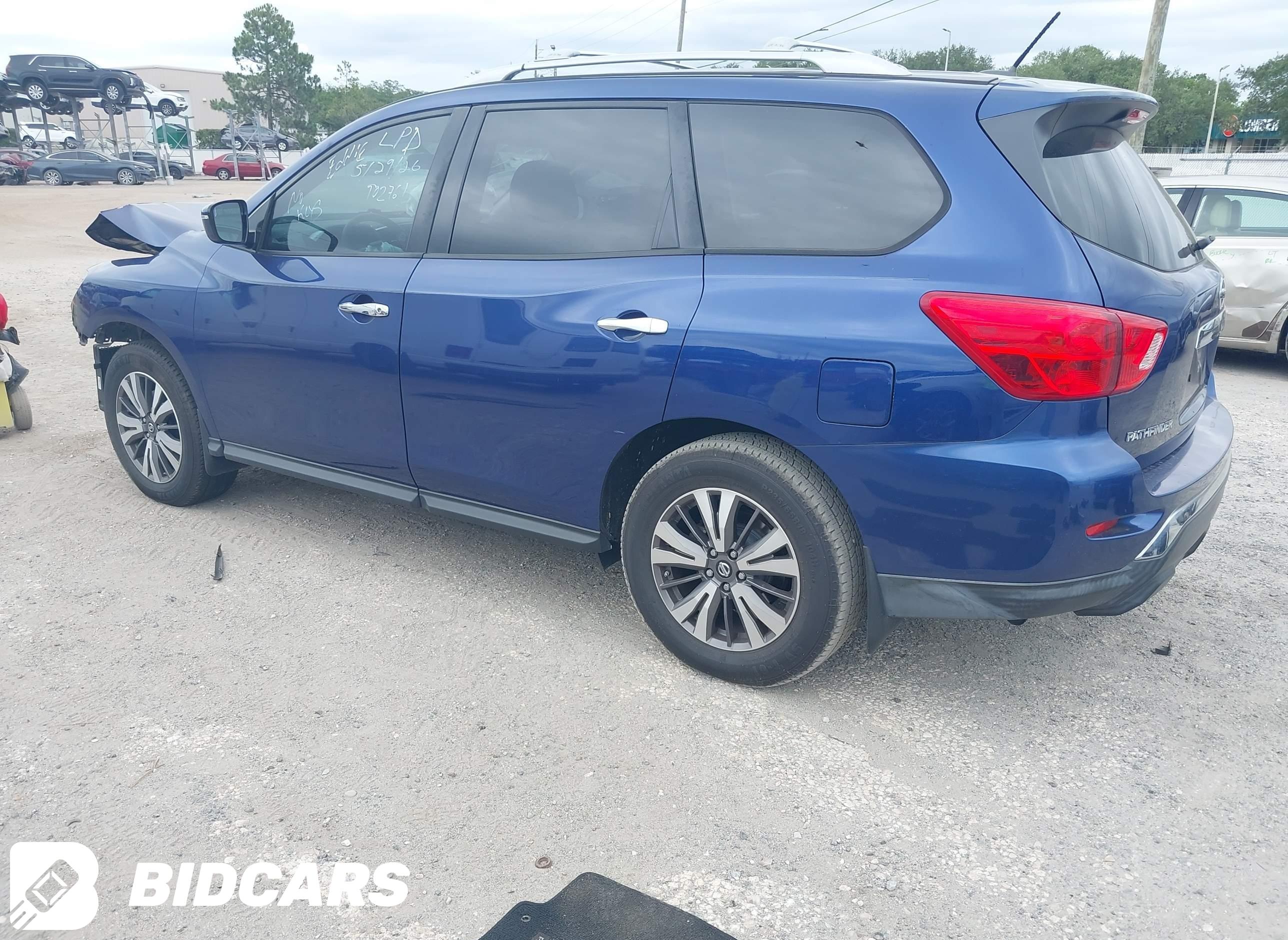 2017 Nissan Pathfinder, S