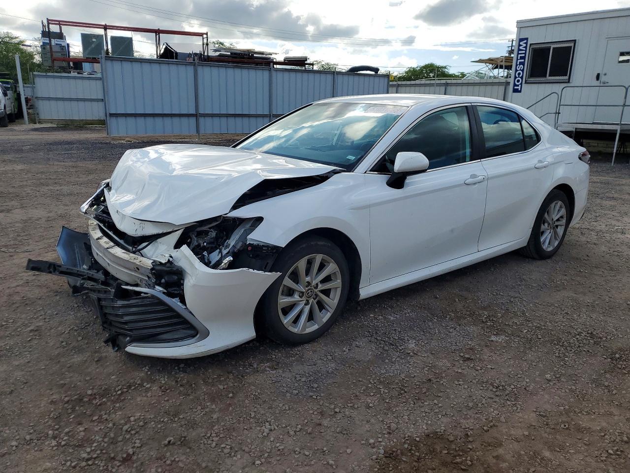 2022 Toyota Camry, LE