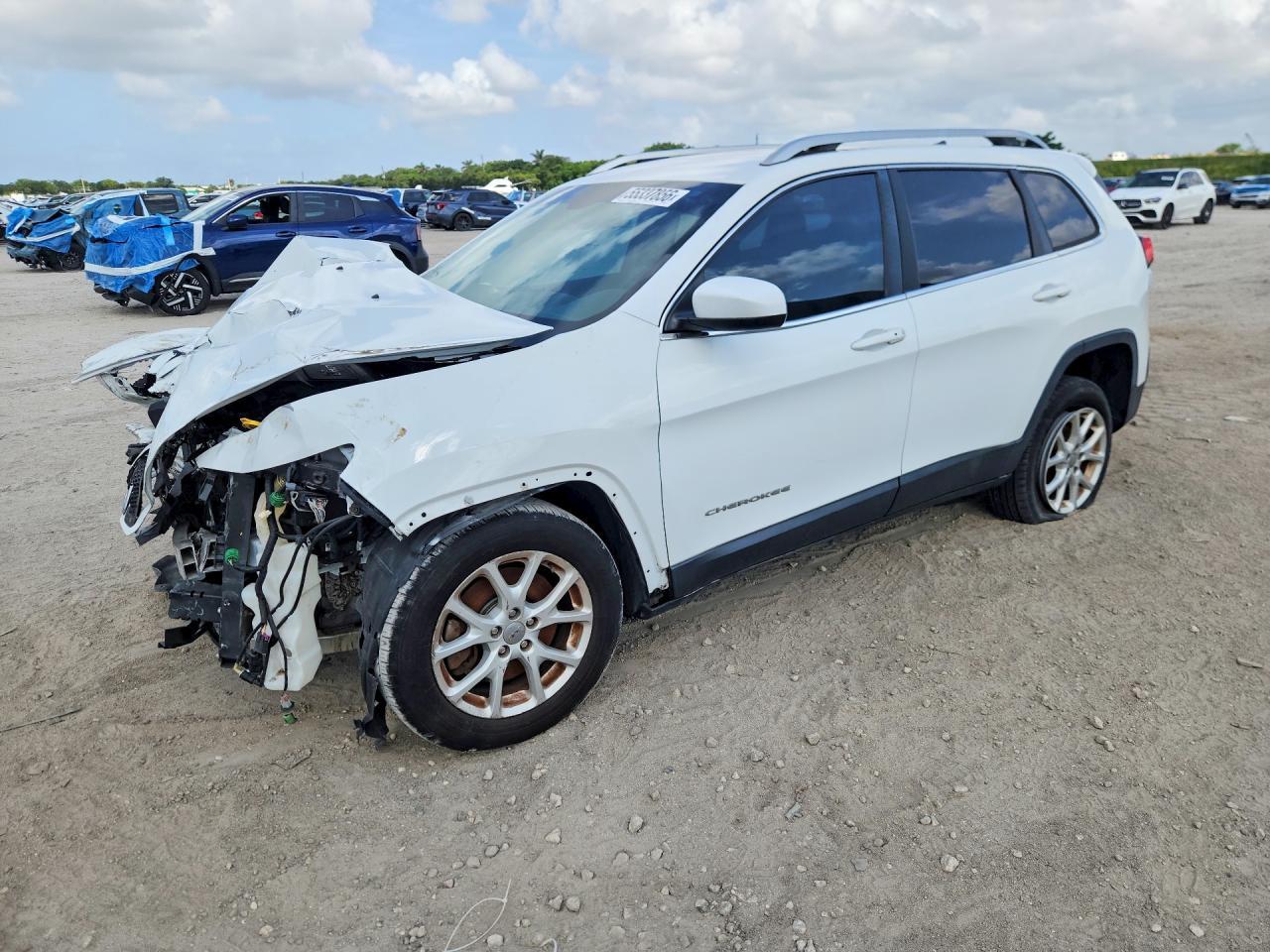2016 Jeep Cherokee, Latitude