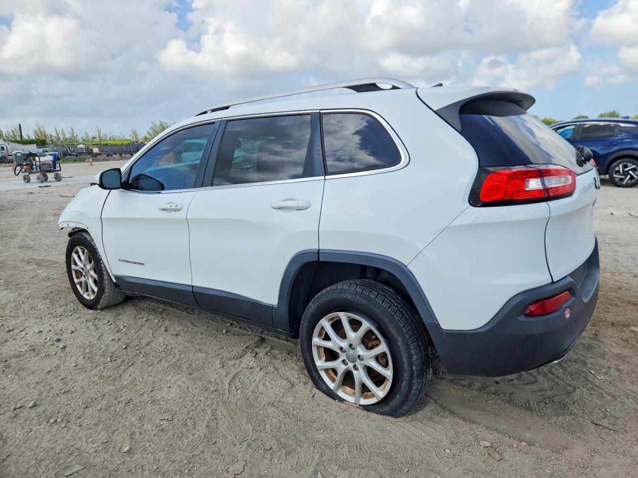2016 Jeep Cherokee, Latitude