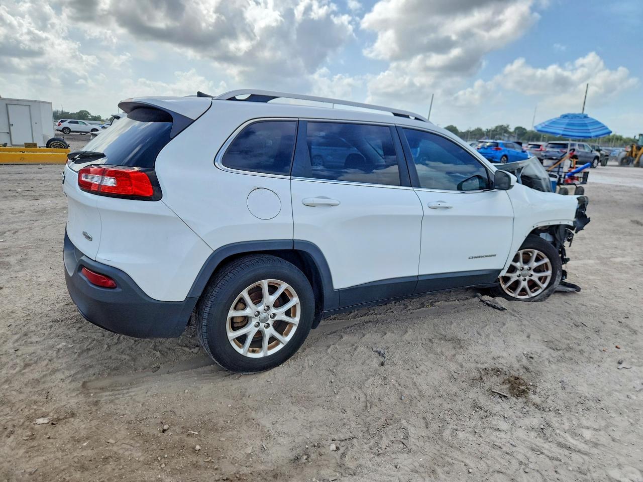 2016 Jeep Cherokee, Latitude