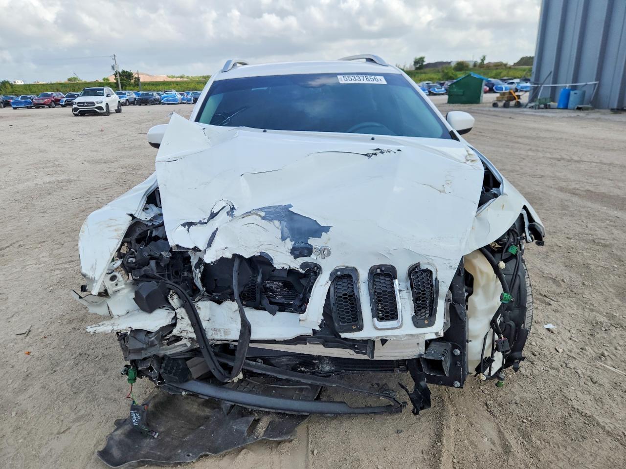 2016 Jeep Cherokee, Latitude